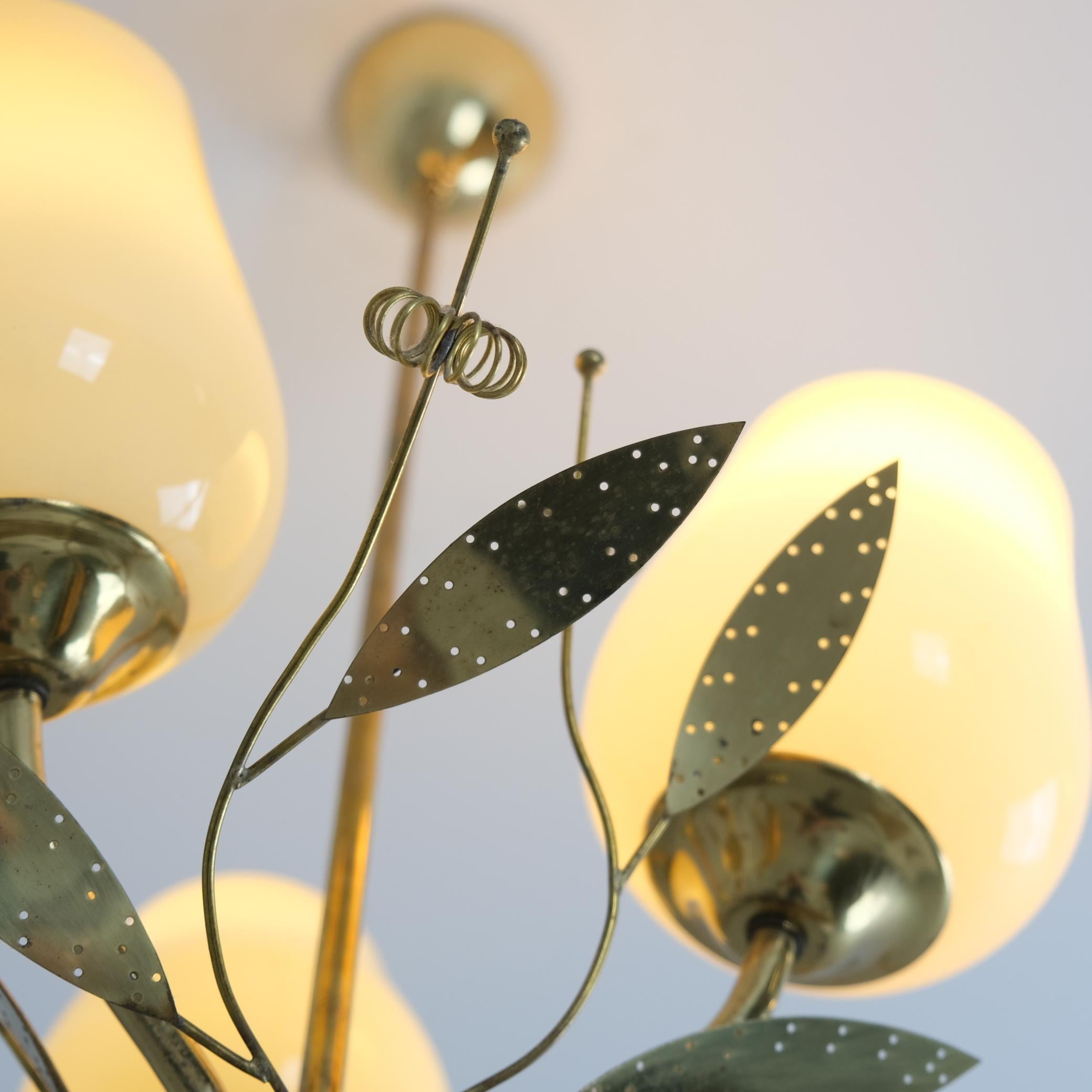 Lampada da soffitto in ottone floreale moderna di metà secolo Modello ER 77/3, Itsu Finlandia 1950s in vendita 5