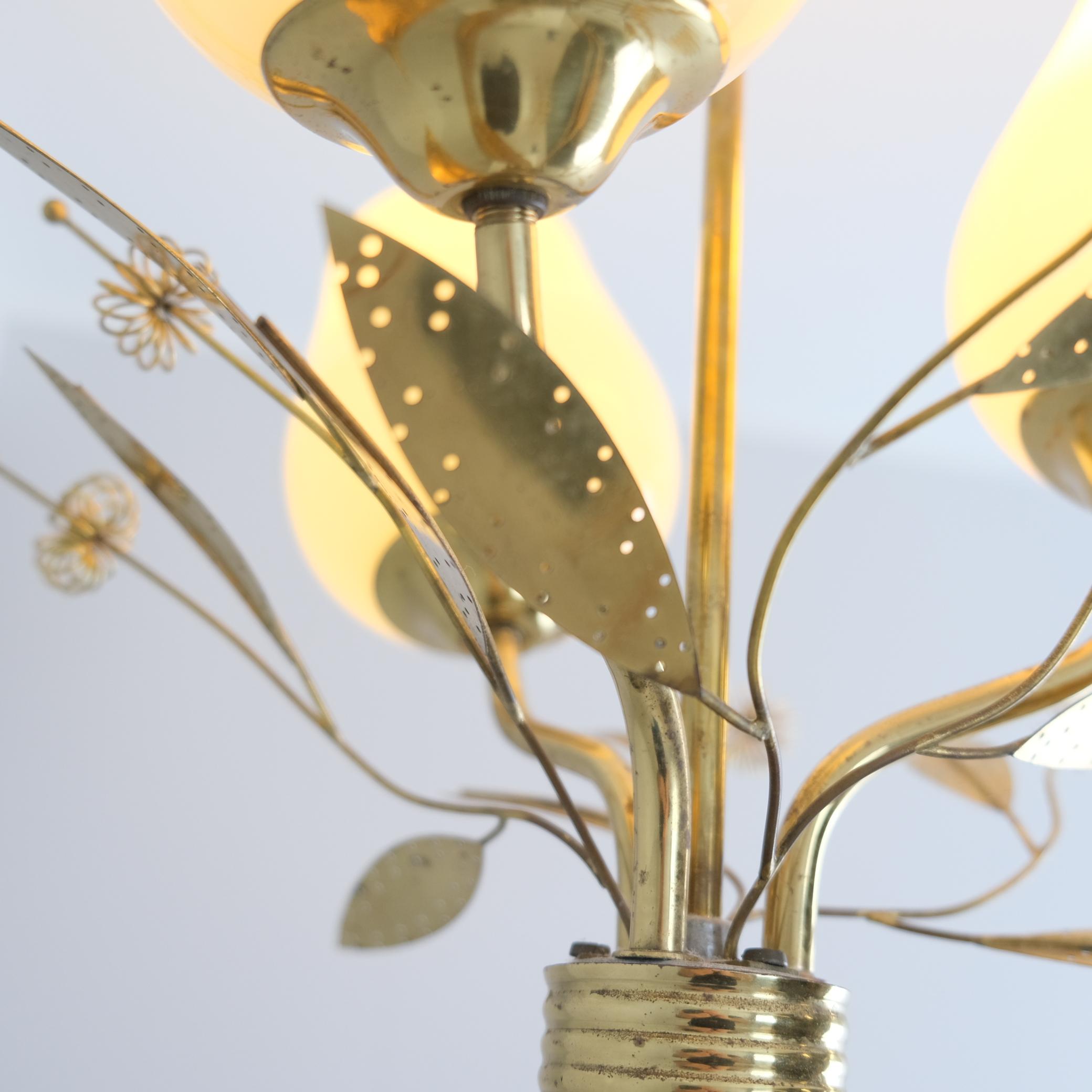 Lampada da soffitto in ottone floreale moderna di metà secolo Modello ER 77/3, Itsu Finlandia 1950s in vendita 2