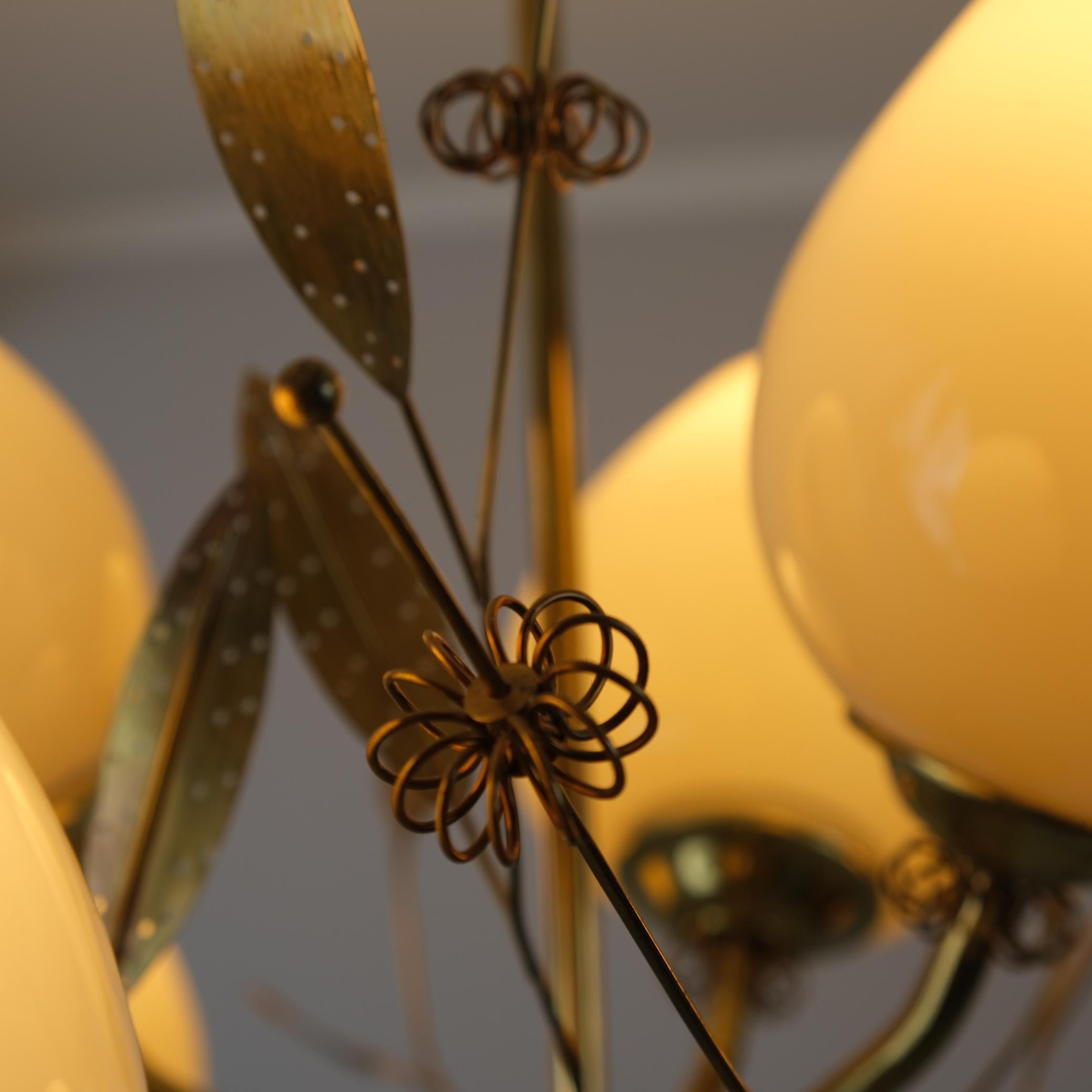 Ottone Lampada da soffitto in ottone floreale moderna di metà secolo Modello ER 85/6, Itsu Finlandia 1950s in vendita