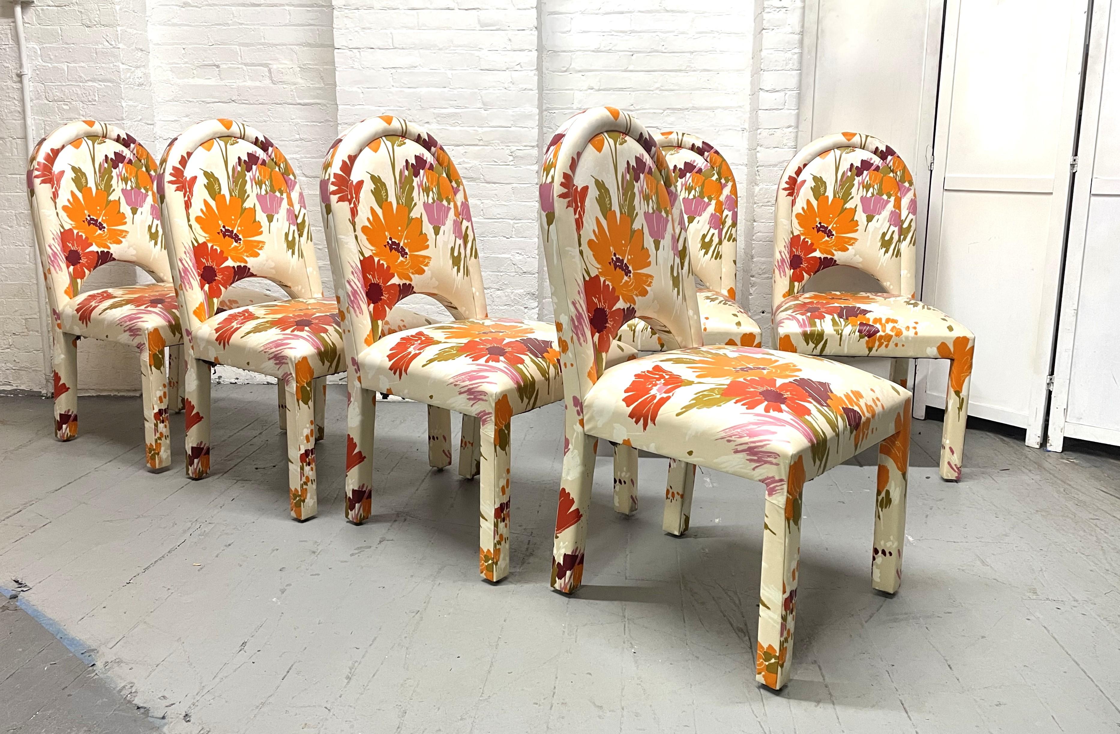 Set of 6 Mid-Century Modern Floral Upholstered Dining Chairs. Each chair is upholstered throughout in vinyl including around the legs and has an arched backrest.
