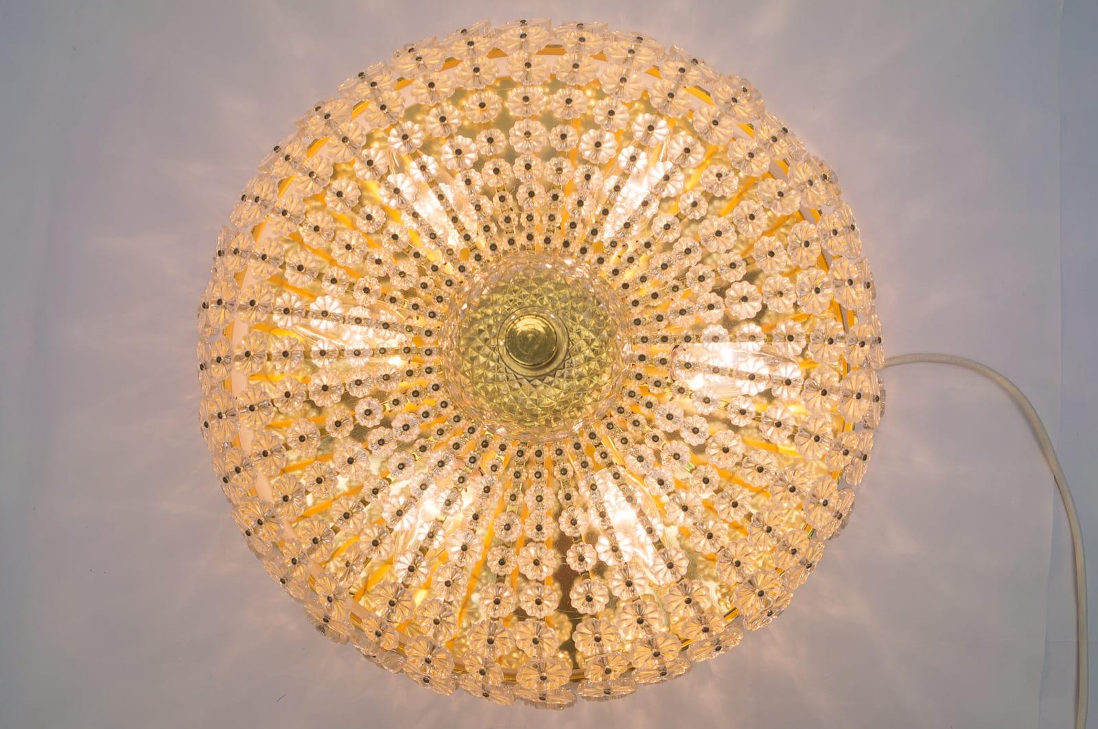 Stylish original midcentury floral glass wall and ceiling lamp.
Eight E14 bulbs on a brass plate.
Very good vintage condition with normal signs of use and great patina.
100% original condition and fully functional.
All parts complete. All flowers