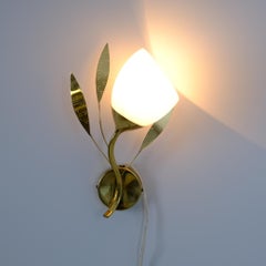 Mid-Century Modern Floral Wall Lamp Model EY 35 in Brass Glass, Itsu 1950s