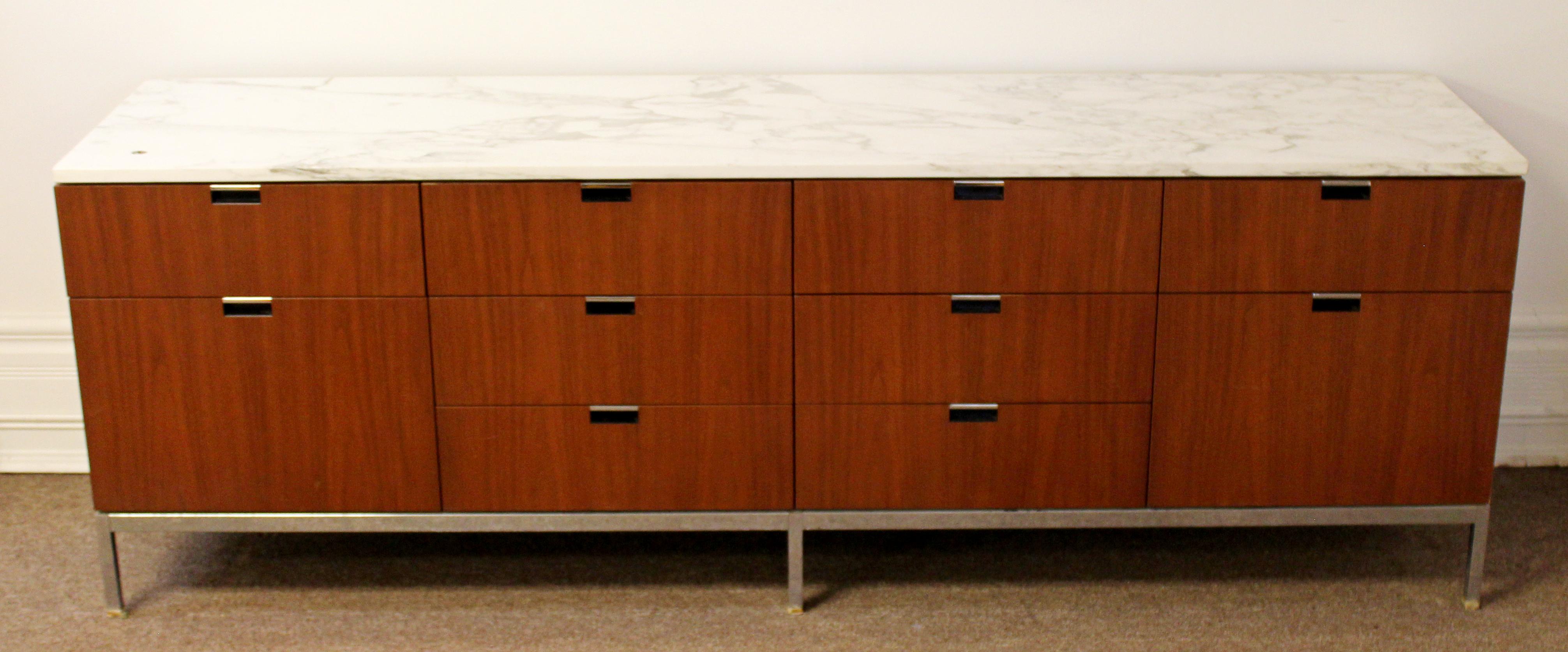 American Mid-Century Modern Florence Knoll Calacatta Marble-Top Rosewood Credenza, 1960s