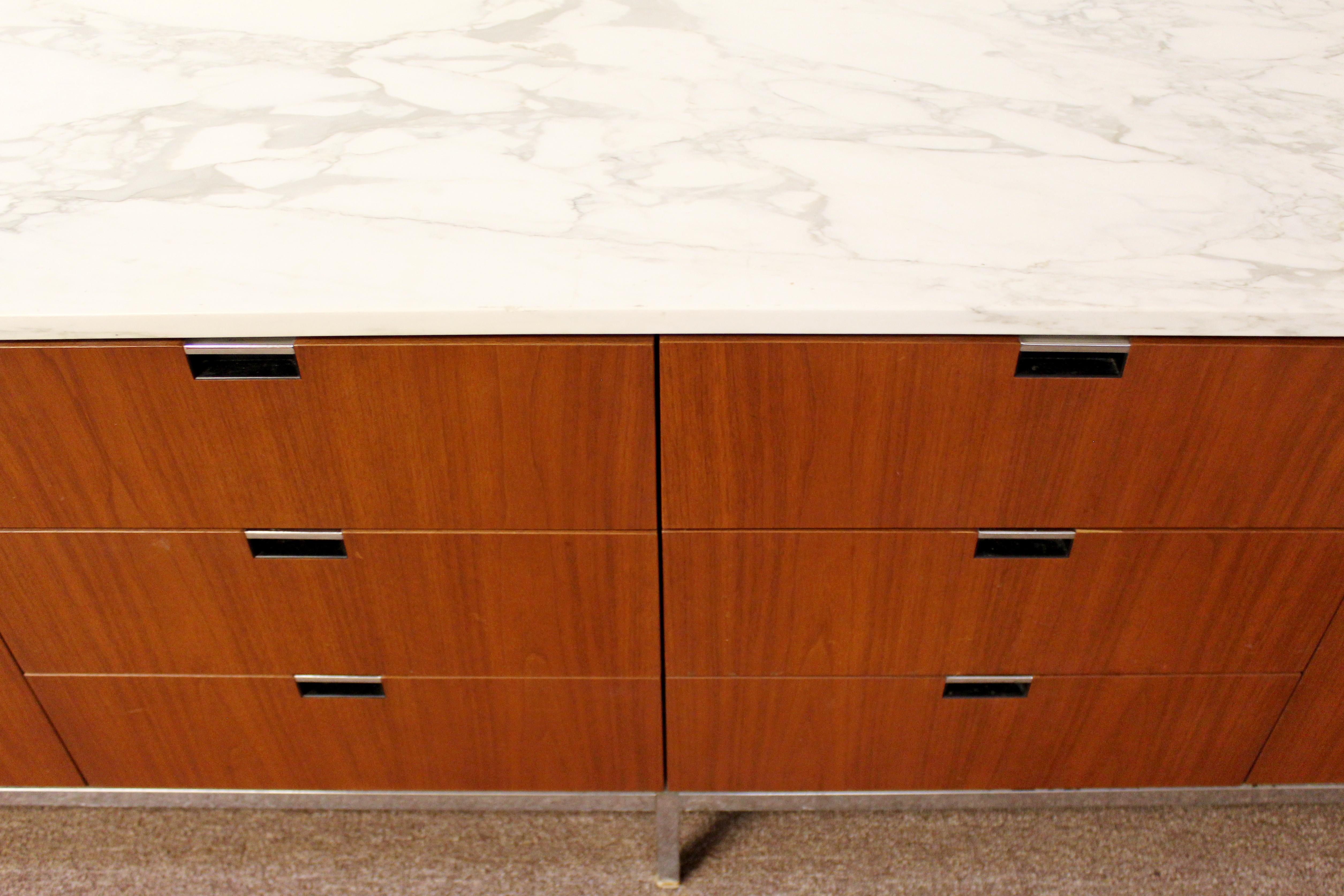 Mid-Century Modern Florence Knoll Calacatta Marble-Top Rosewood Credenza, 1960s 3