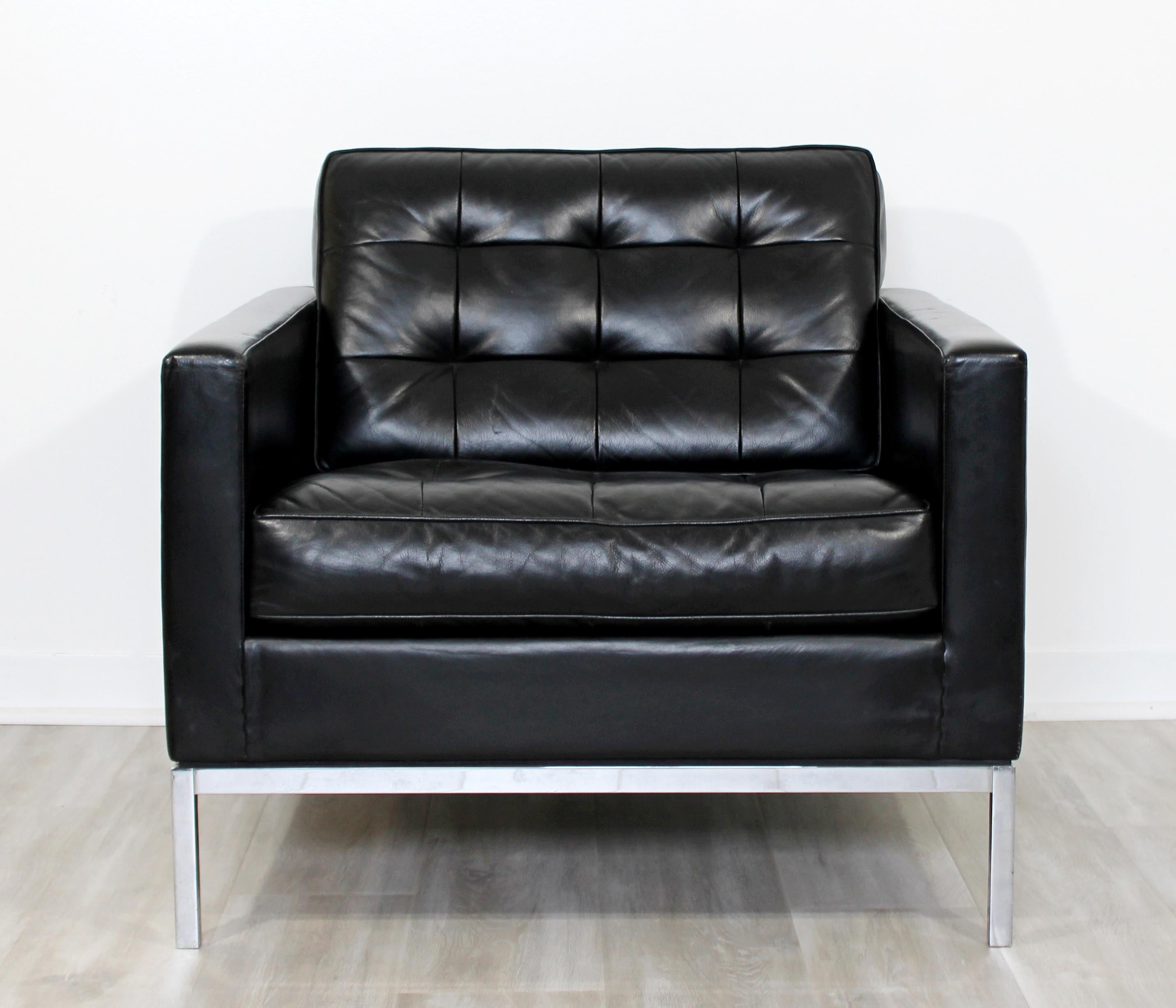 For your consideration is a vintage phenomenal, chrome cube armchair, made of chrome and with tufted black leather upholstery, by Florence Knoll, circa the 1960s. In very good vintage condition. The dimensions are 32