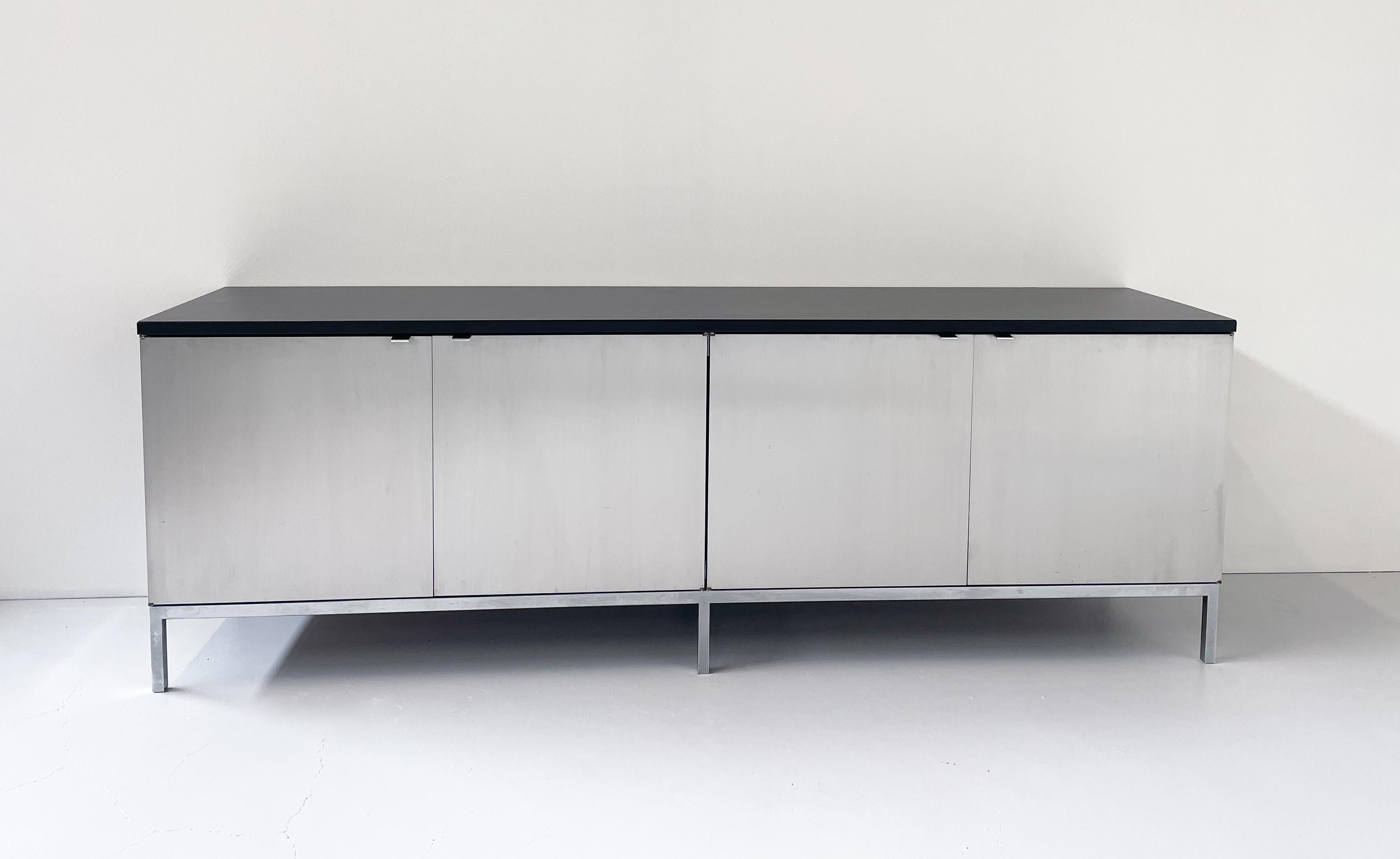 Italian Mid-Century Modern Florence Knoll Sideboard, Aluminium and Wood, 1960s For Sale