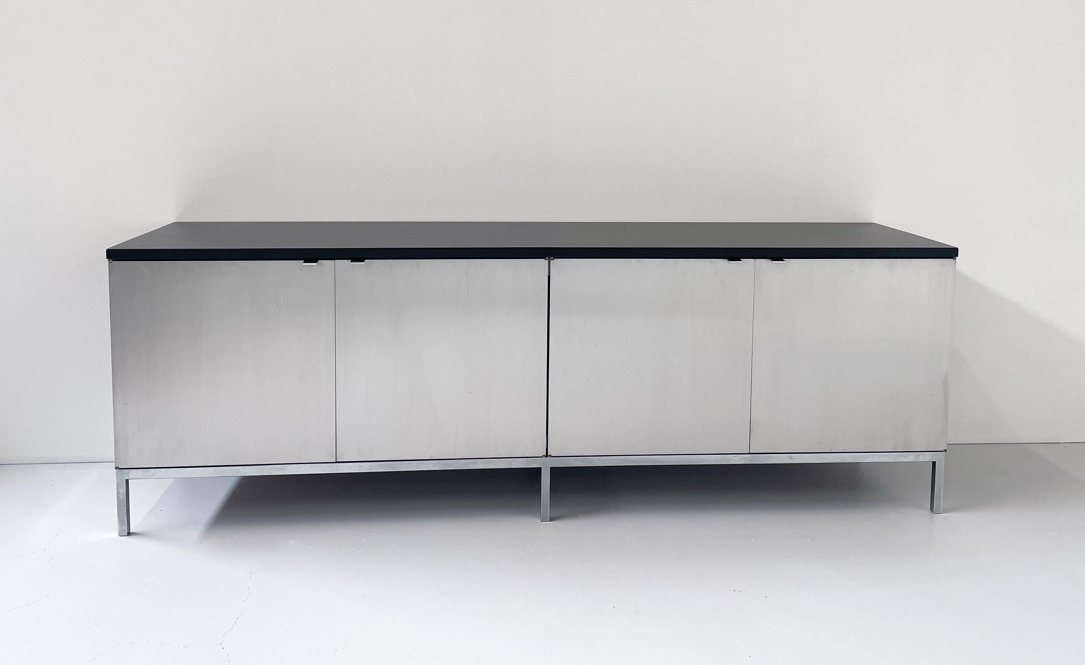 Mid-Century Modern Florence Knoll Sideboard, Aluminium and Wood, 1960s In Good Condition For Sale In Brussels, BE