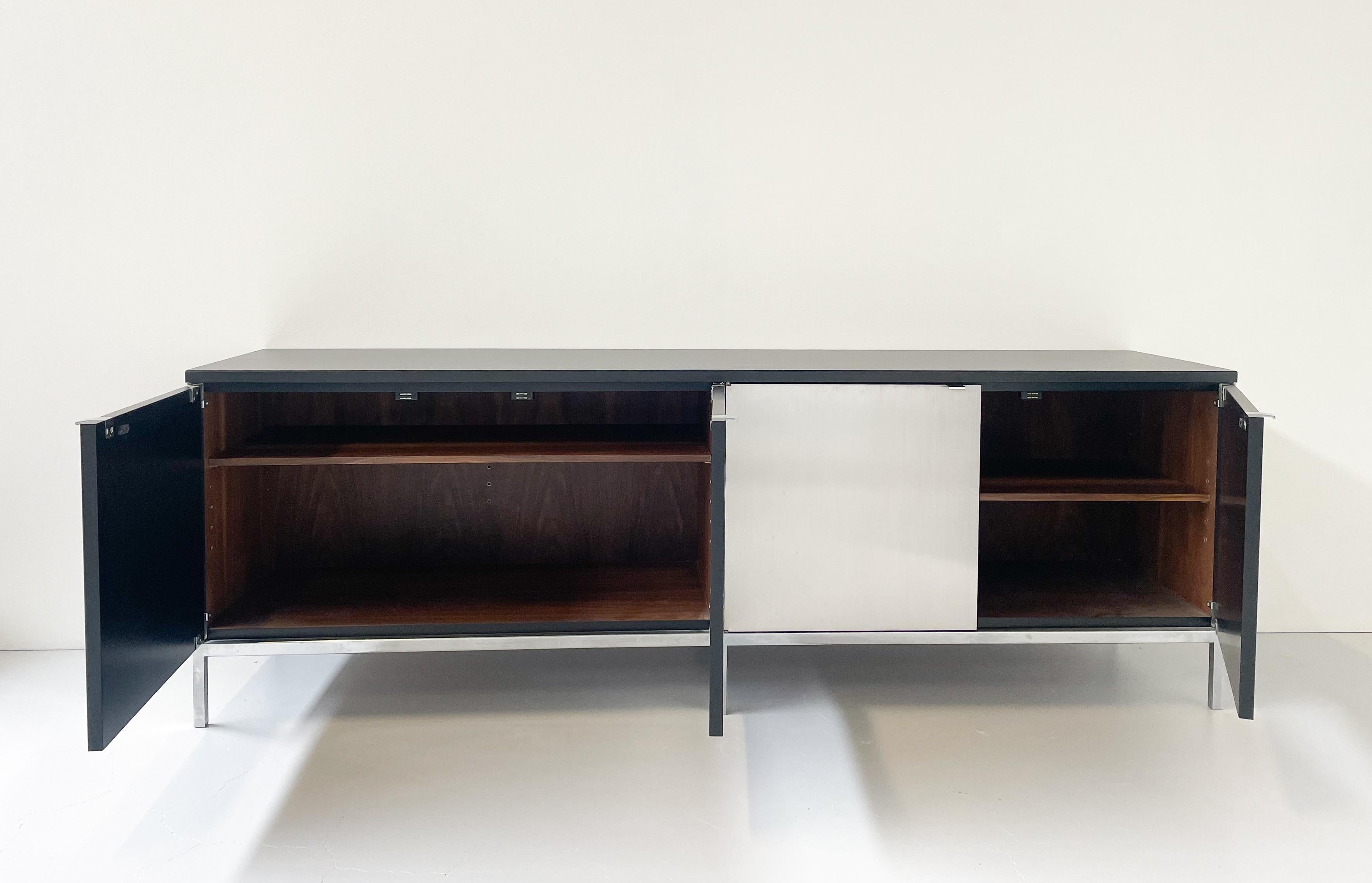 Mid-Century Modern Florence Knoll Sideboard, Aluminium and Wood, 1960s For Sale 4