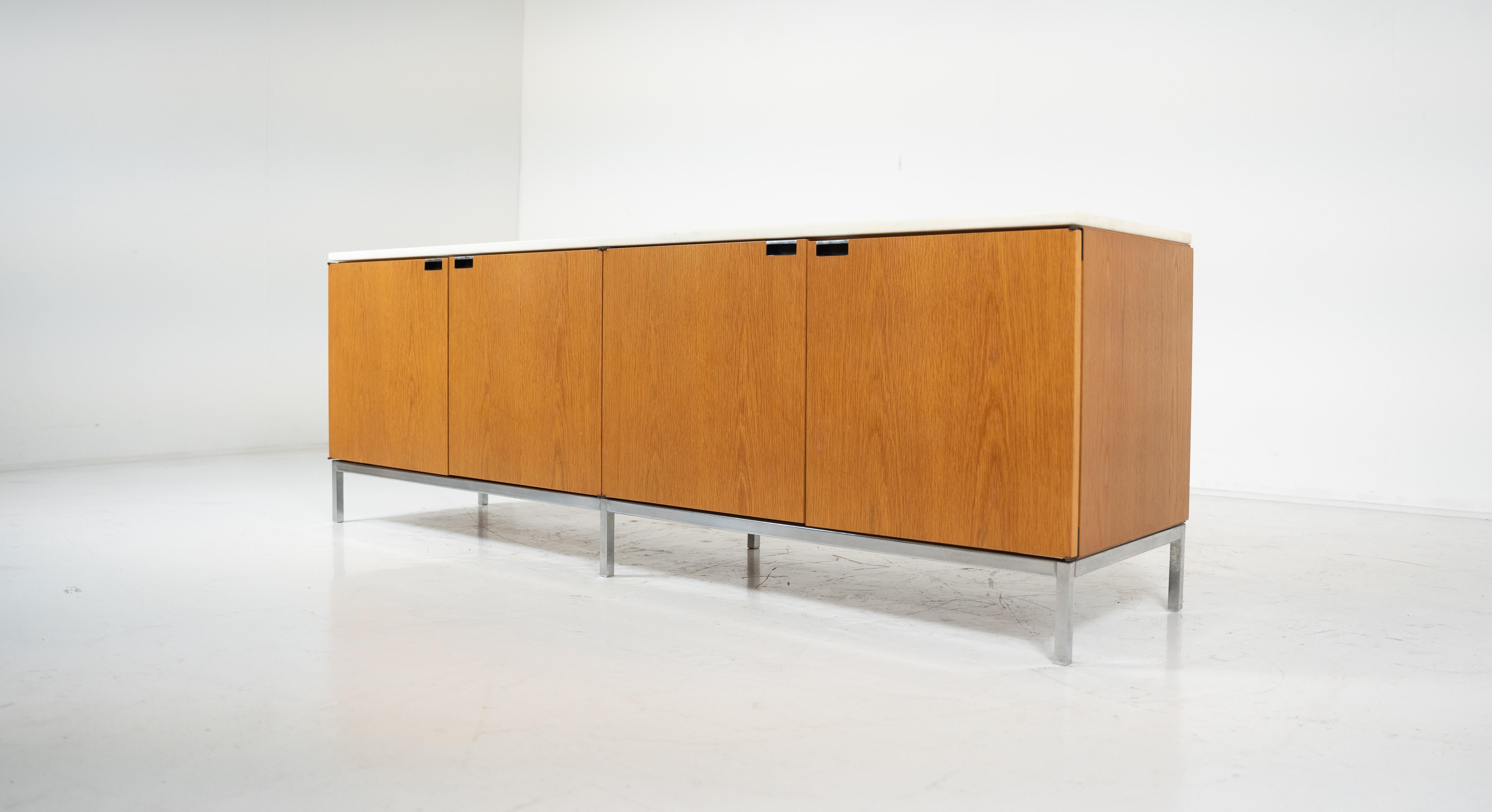 Mid-Century Modern Buffet Florence Knoll mi-siècle moderne, marbre et bois, années 1960