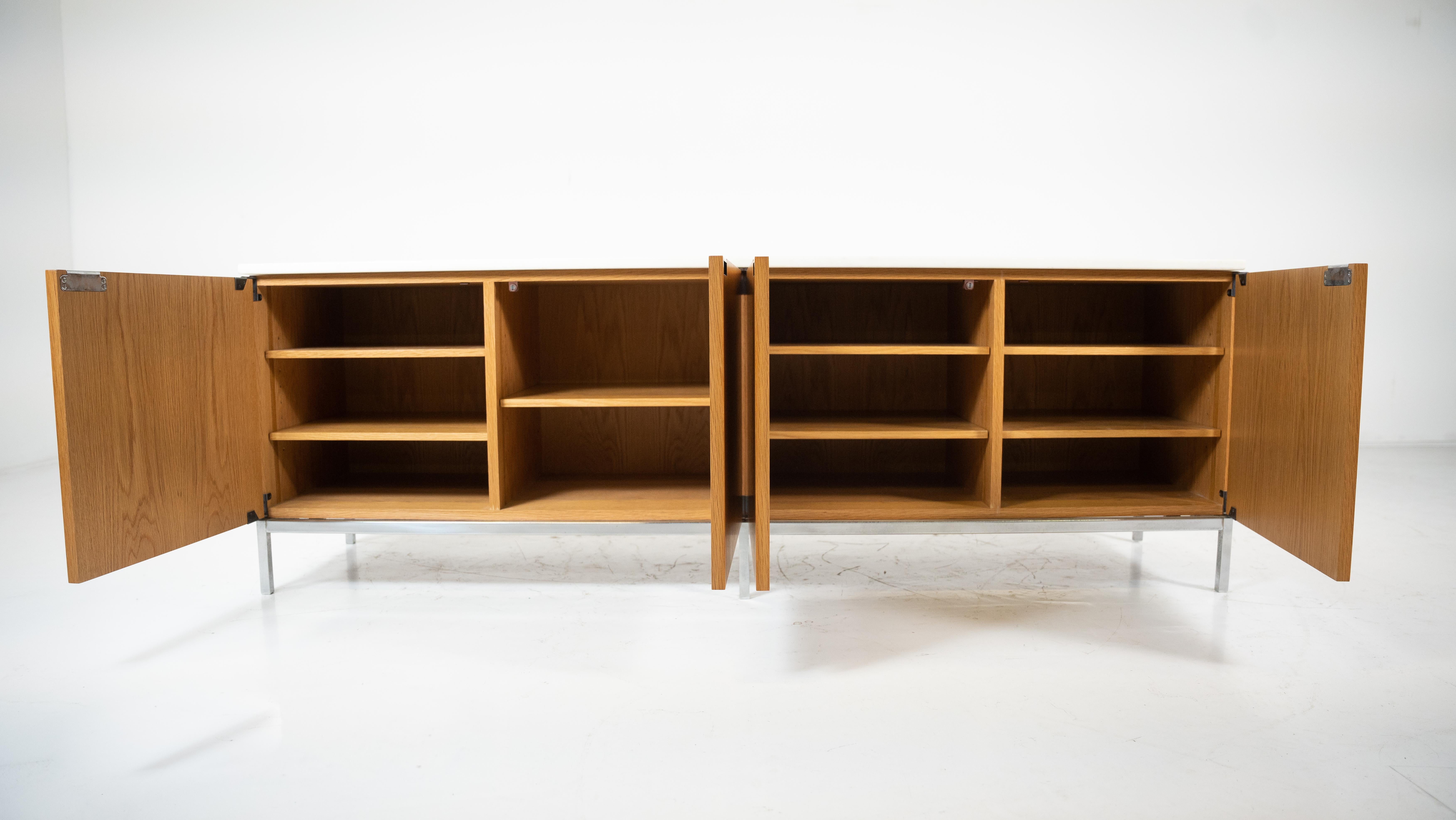 Buffet Florence Knoll mi-siècle moderne, marbre et bois, années 1960 Bon état à Brussels, BE