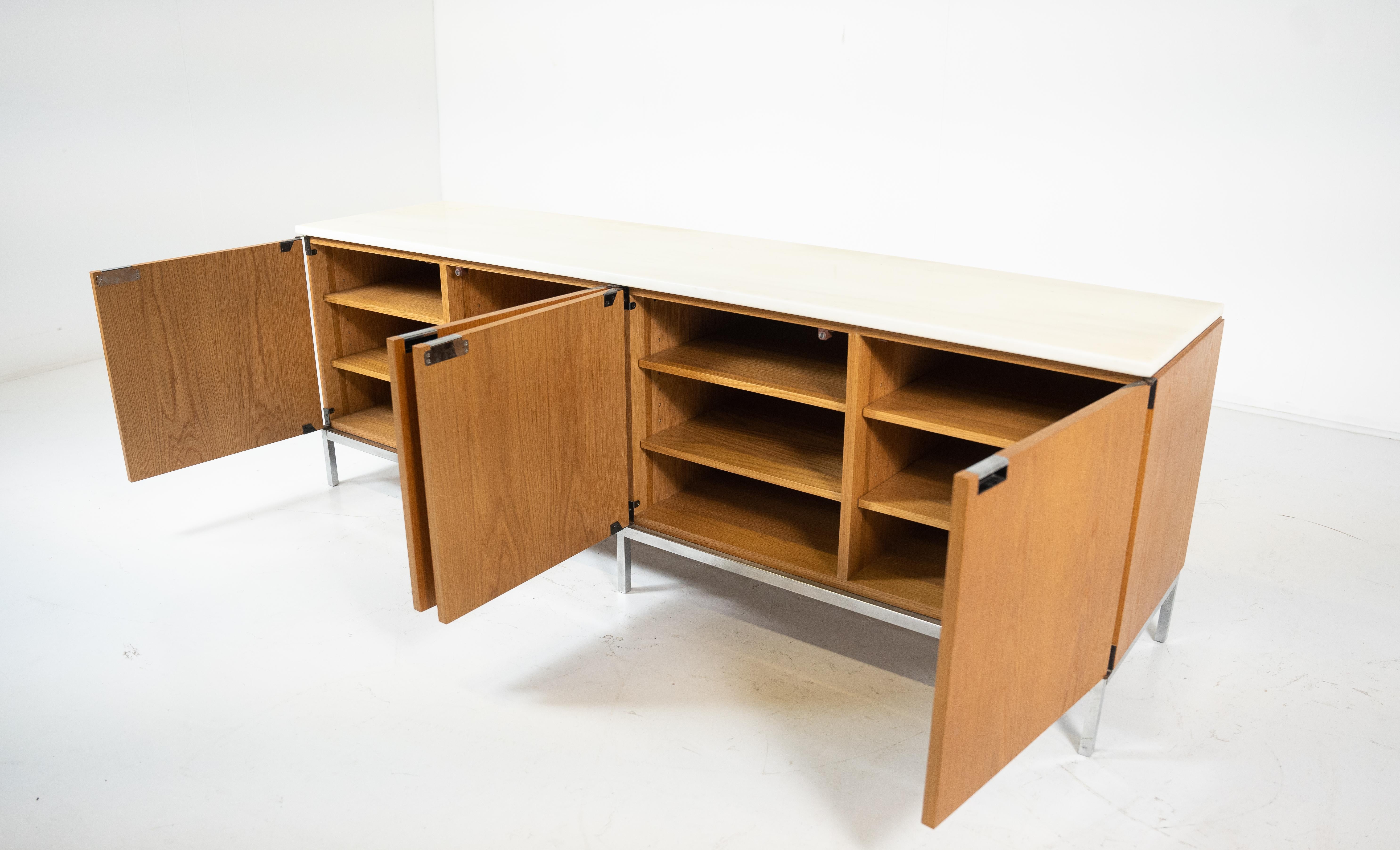 Milieu du XXe siècle Buffet Florence Knoll mi-siècle moderne, marbre et bois, années 1960