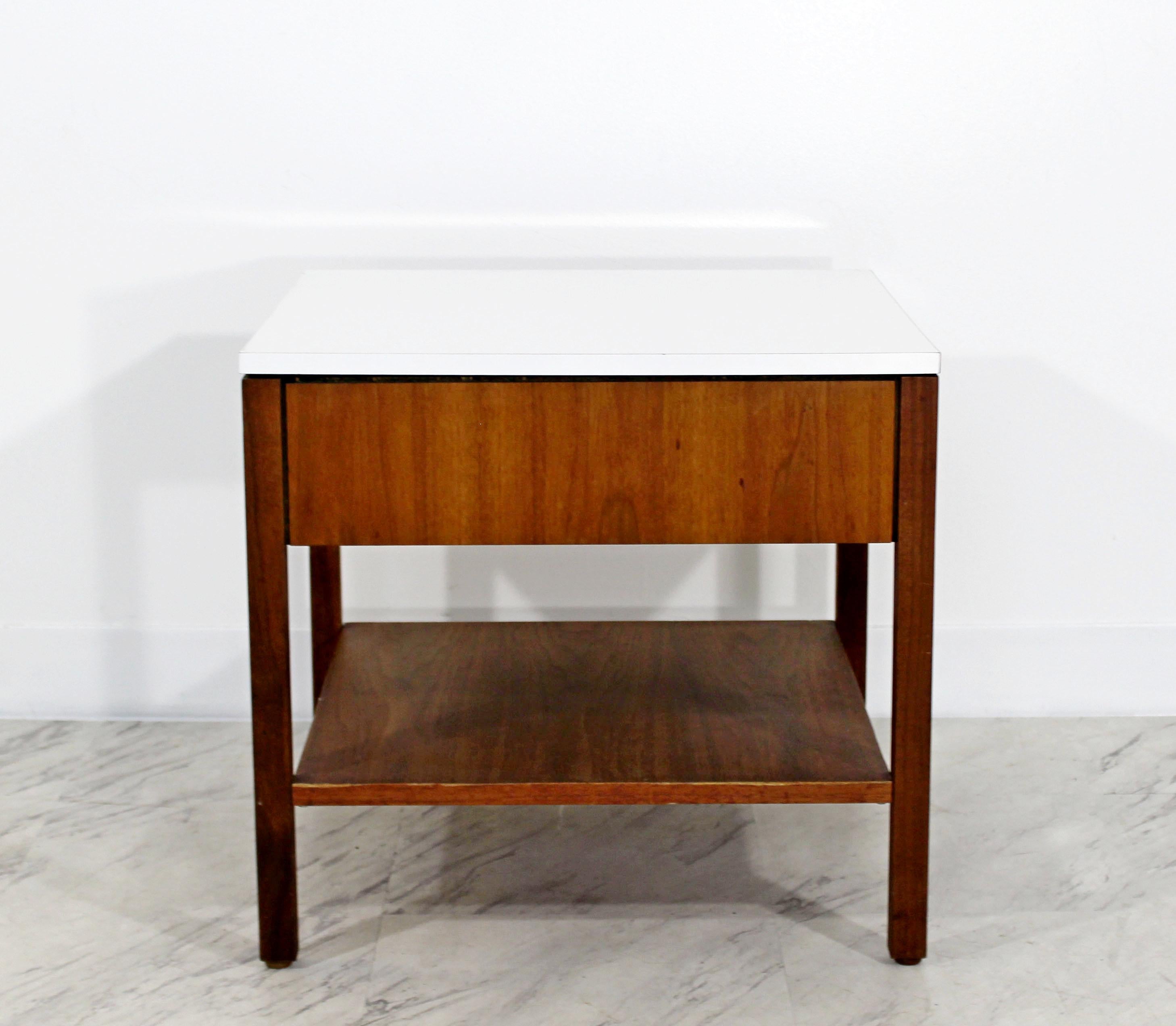 Mid-Century Modern Florence Knoll Single Drawer Walnut Nightstand, 1960s 3