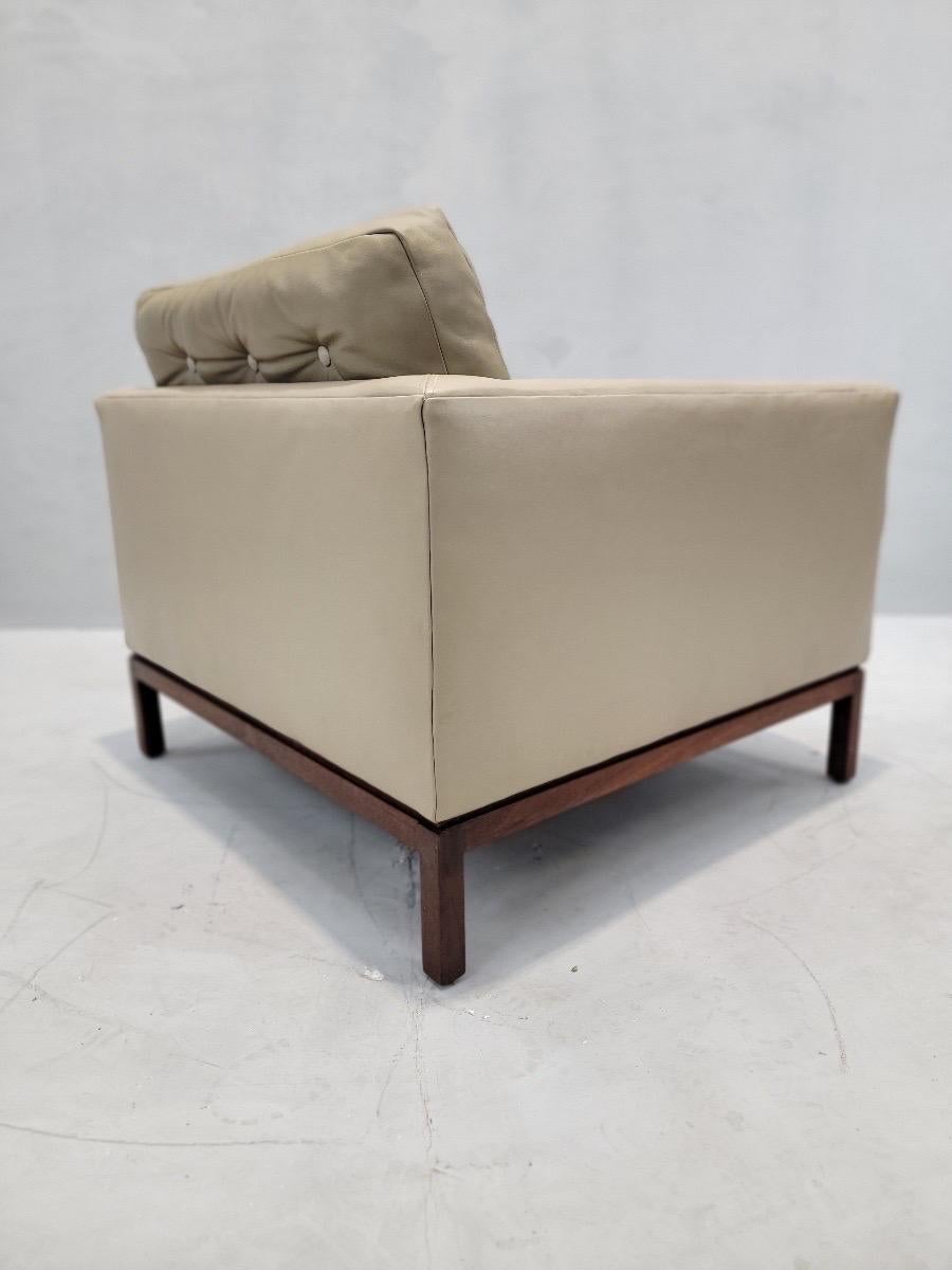 Mid-Century Modern Mid Century Modern Florence Knoll Style Tufted Club Lounge Newly Upholstered For Sale