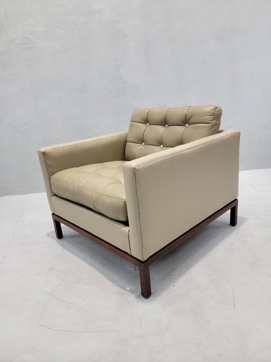 Mid Century Modern Florence Knoll Style Tufted Club Lounge Newly Upholstered For Sale 1