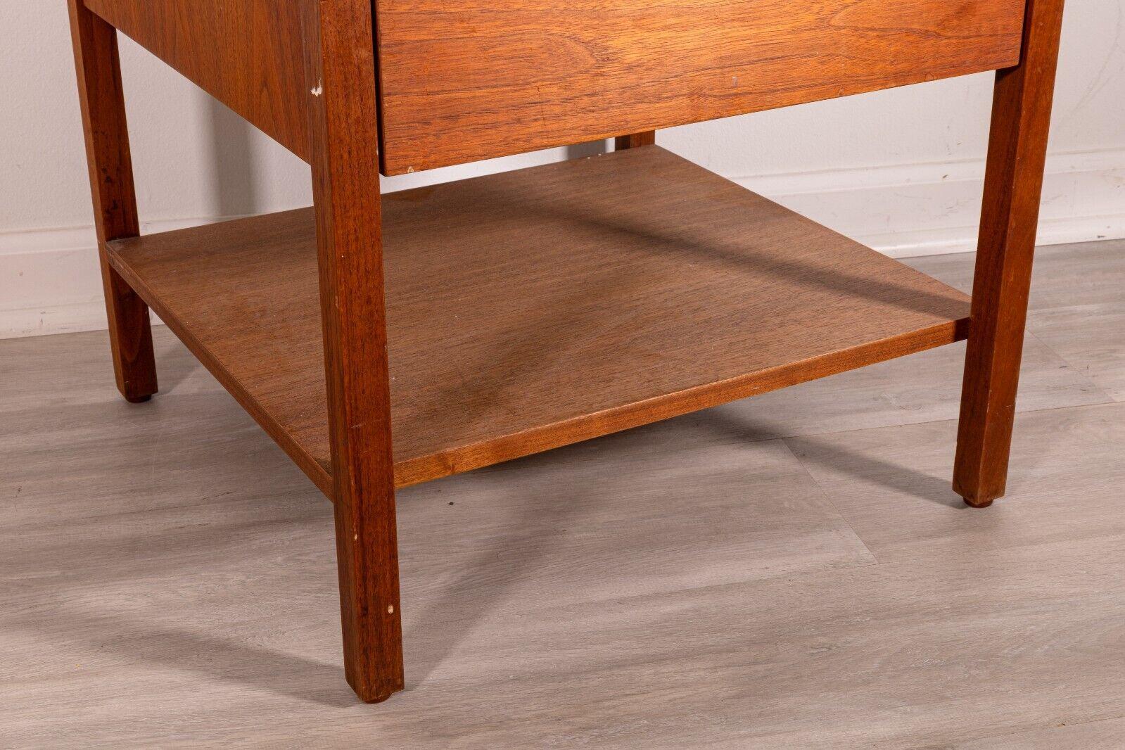 Mid Century Modern Florence Knoll Walnut End Table Nightstand For Sale 1