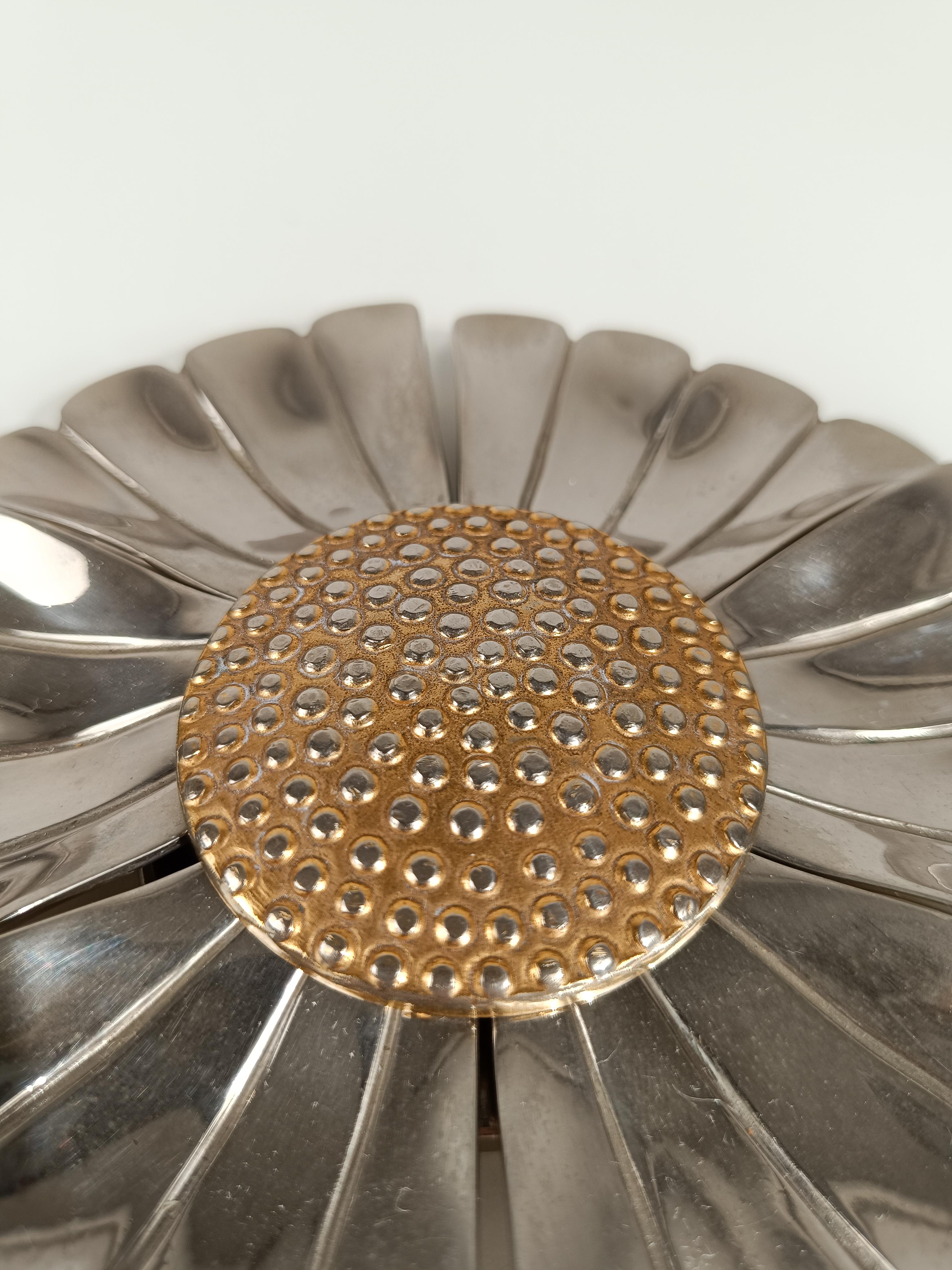 Posacenere a forma di fiore in metallo cromato con petali rimovibili, stile Mid Century Modern 5