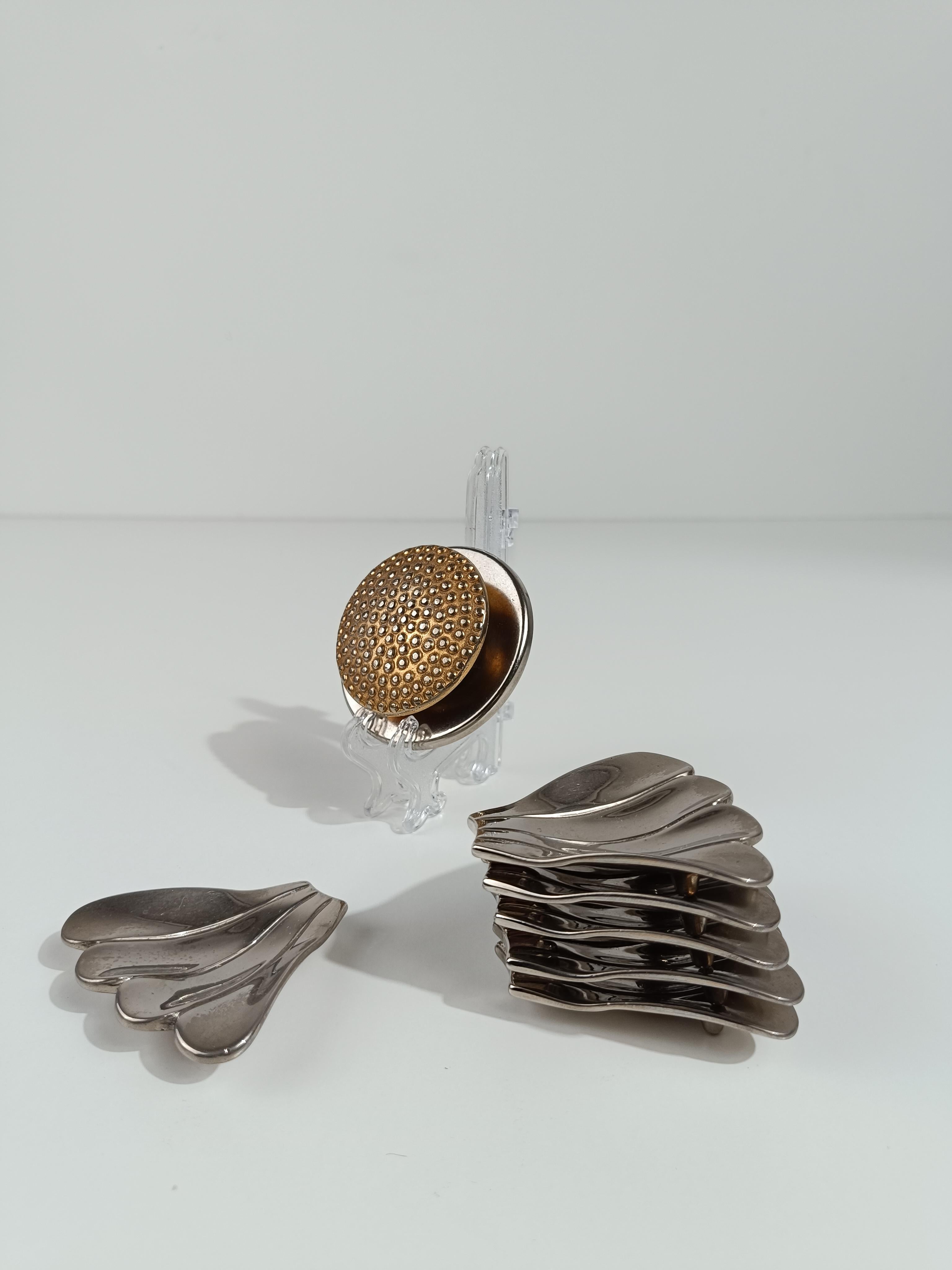 Posacenere a forma di fiore in metallo cromato con petali rimovibili, stile Mid Century Modern 8