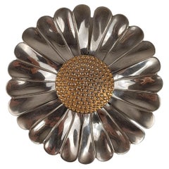Moderner Blumen-Aschenbecher aus verchromtem Metall mit abnehmbaren Blütenblättern aus der Mitte des Jahrhunderts