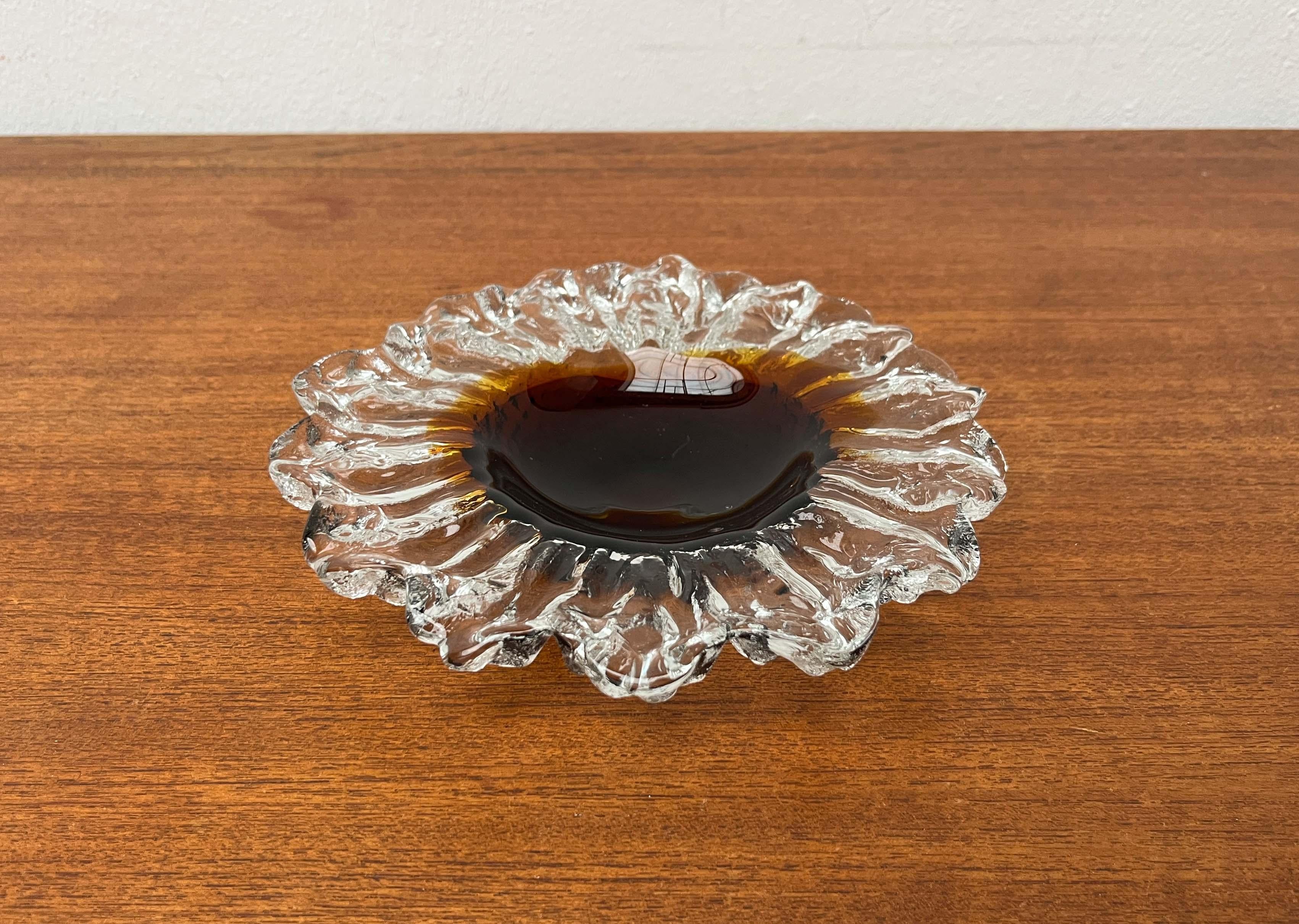 Moderne Blumenglasschale aus der Jahrhundertmitte von Pertti Santalahti für Humppila, Finnland im Zustand „Gut“ im Angebot in Hamburg, DE