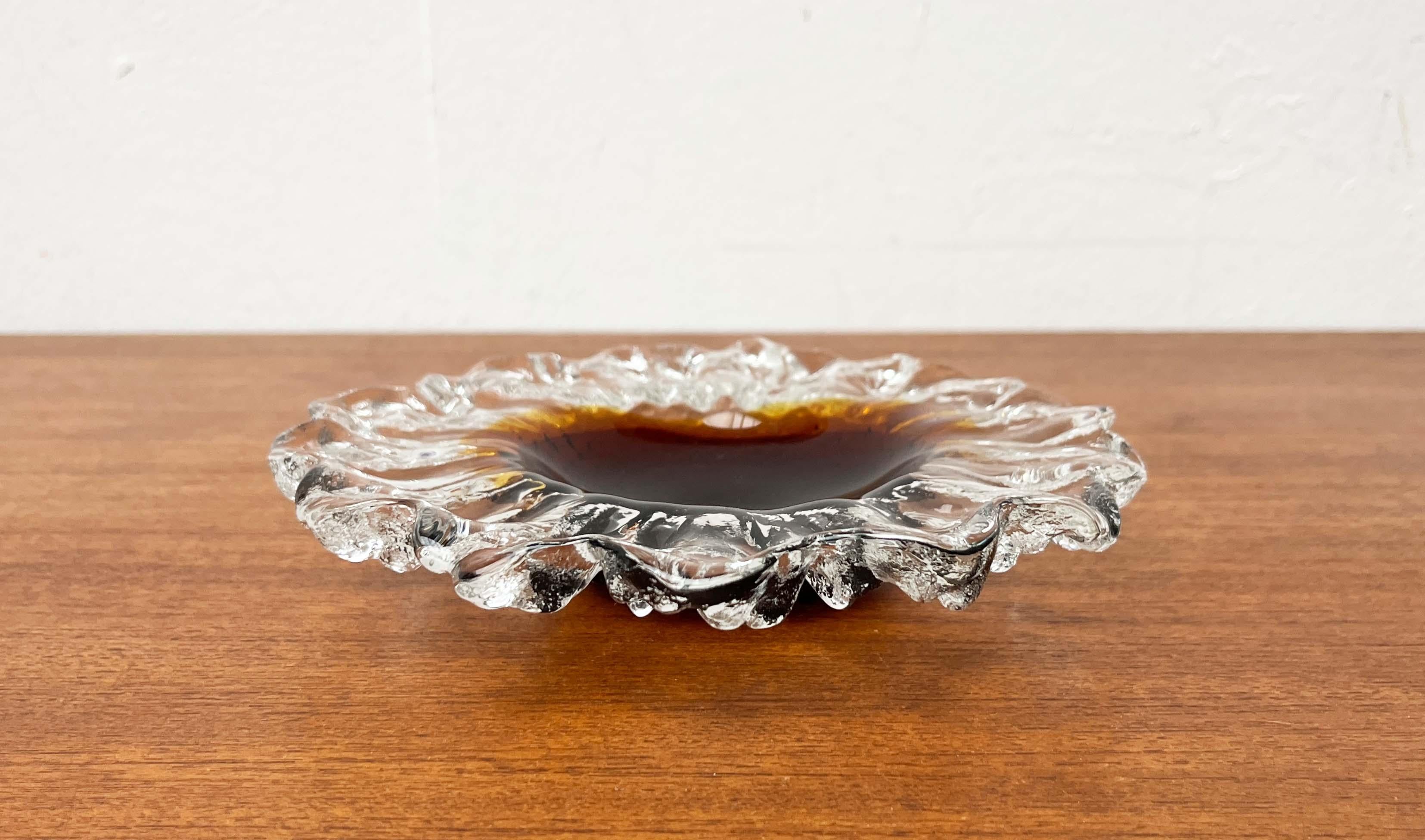 Moderne Blumenglasschale aus der Jahrhundertmitte von Pertti Santalahti für Humppila, Finnland (20. Jahrhundert) im Angebot