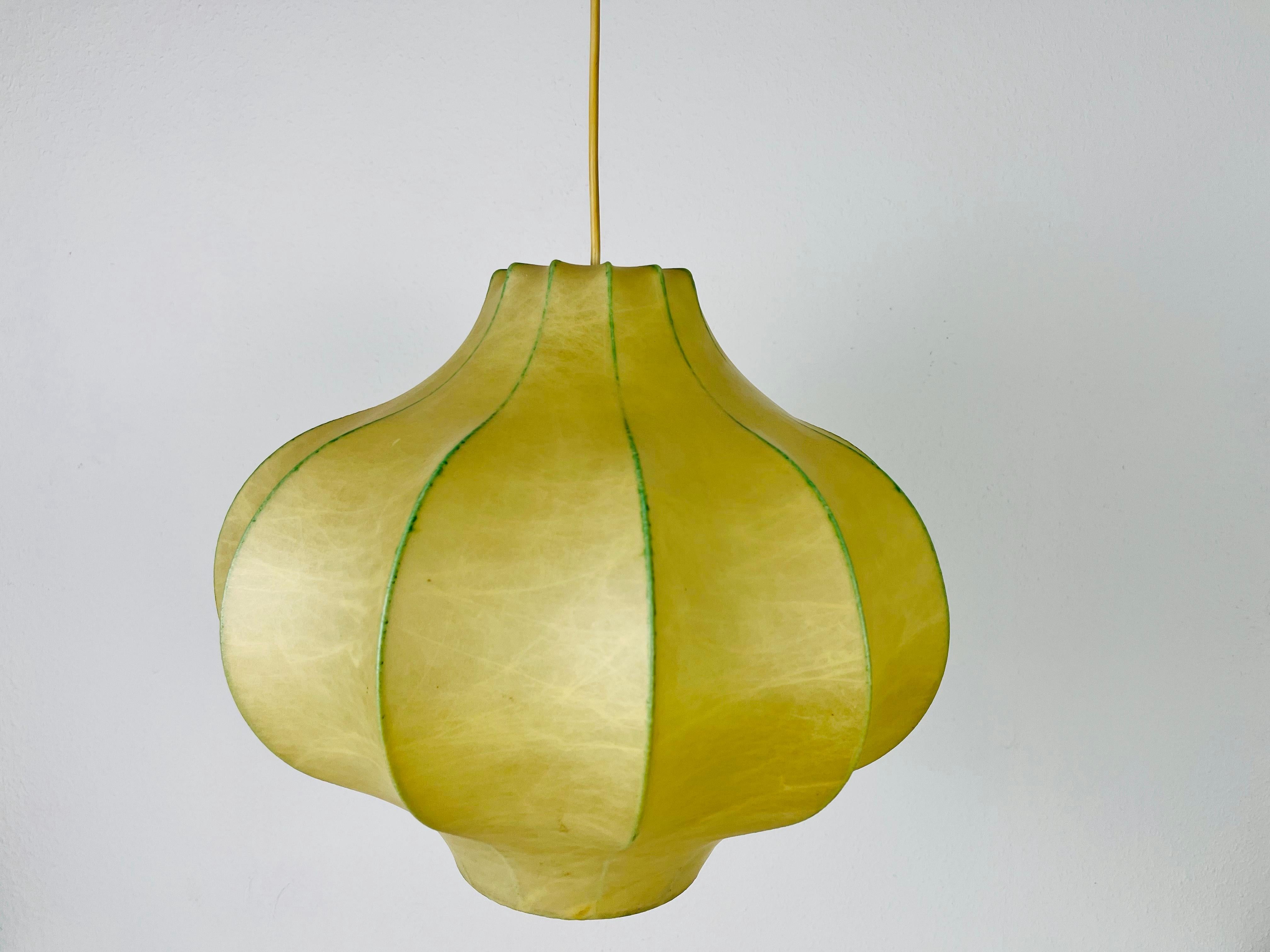 Mid-20th Century Mid-Century Modern Flower Shape Cocoon Pendant Light, 1960s, Italy For Sale