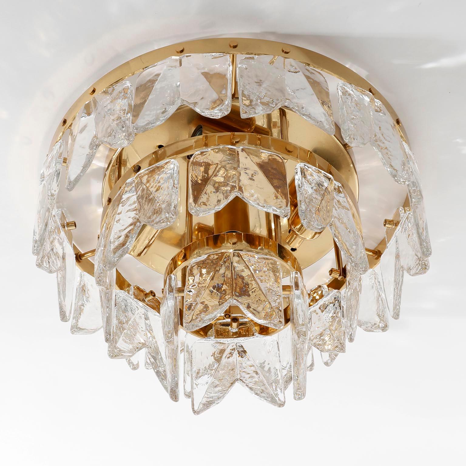 Mid-Century Modern Flush Mount Light Kalmar 'Corina', Gilt Brass Glass, 1970s In Good Condition For Sale In Hausmannstätten, AT