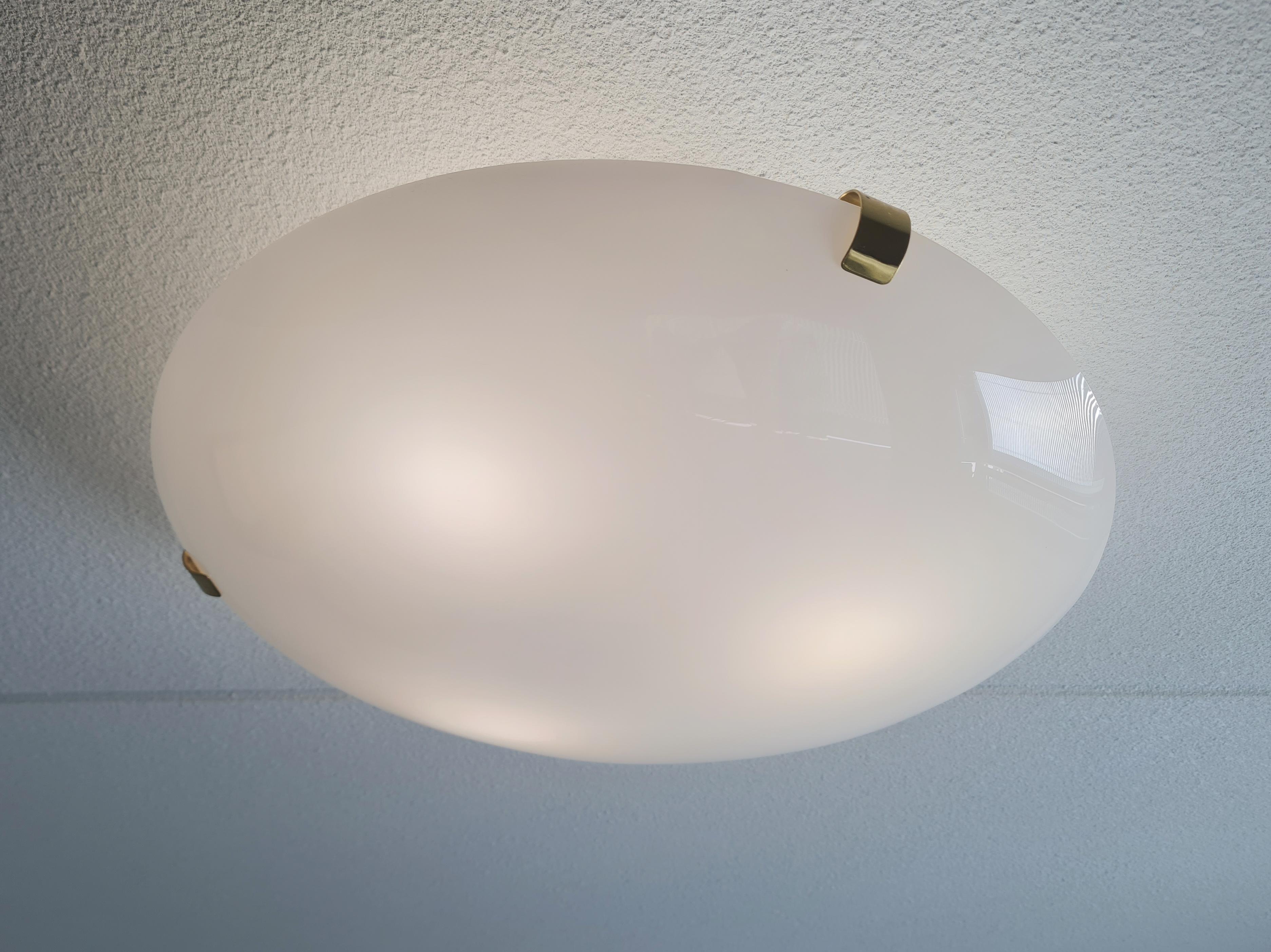 Mid-Century Modern Flush Mount Model 27103, Brass & Opaline Glass, Valinte 1960s For Sale 4