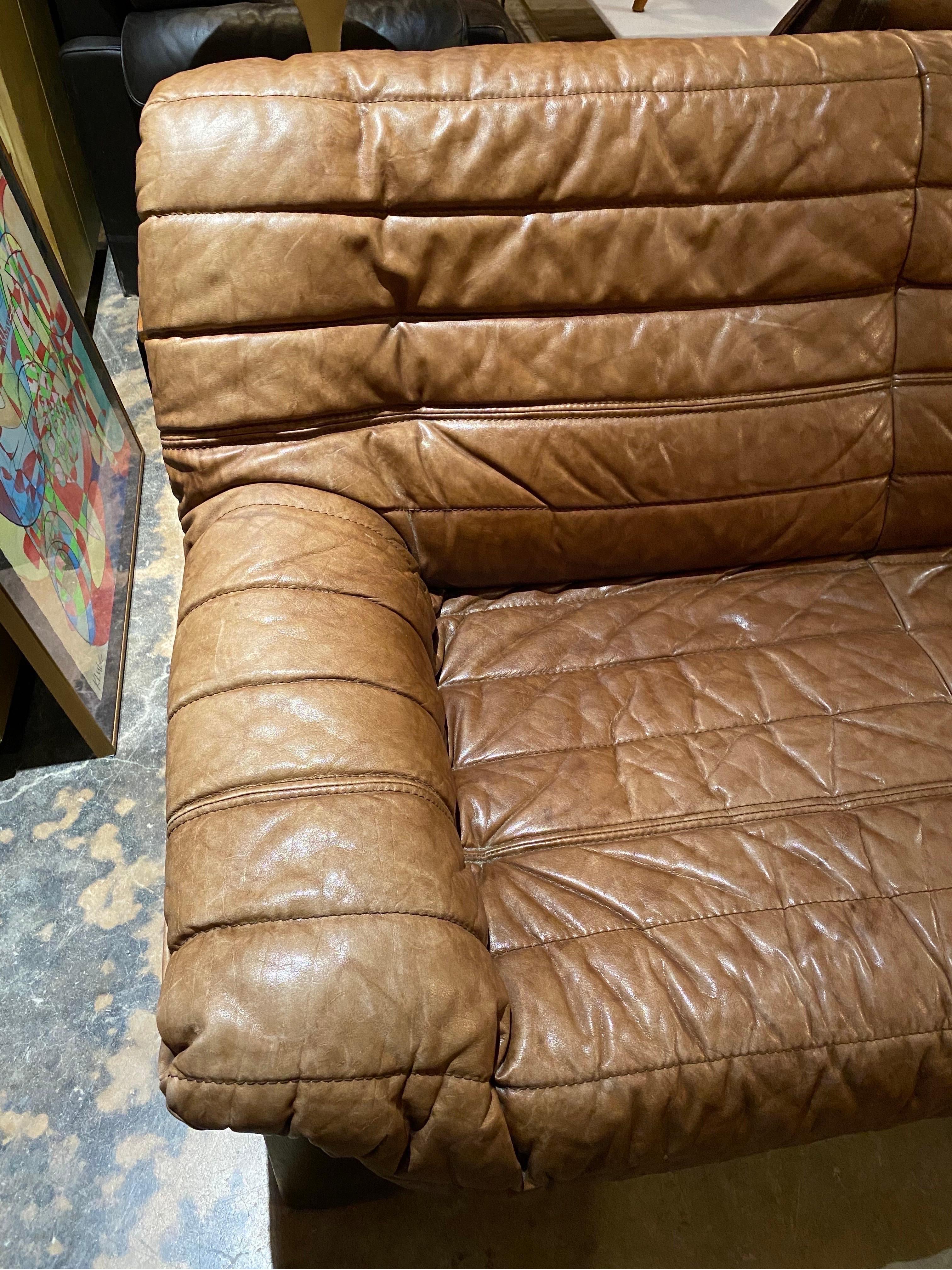 Mid-Century Modern Fluted Leather Sofa In Good Condition In San Antonio, TX