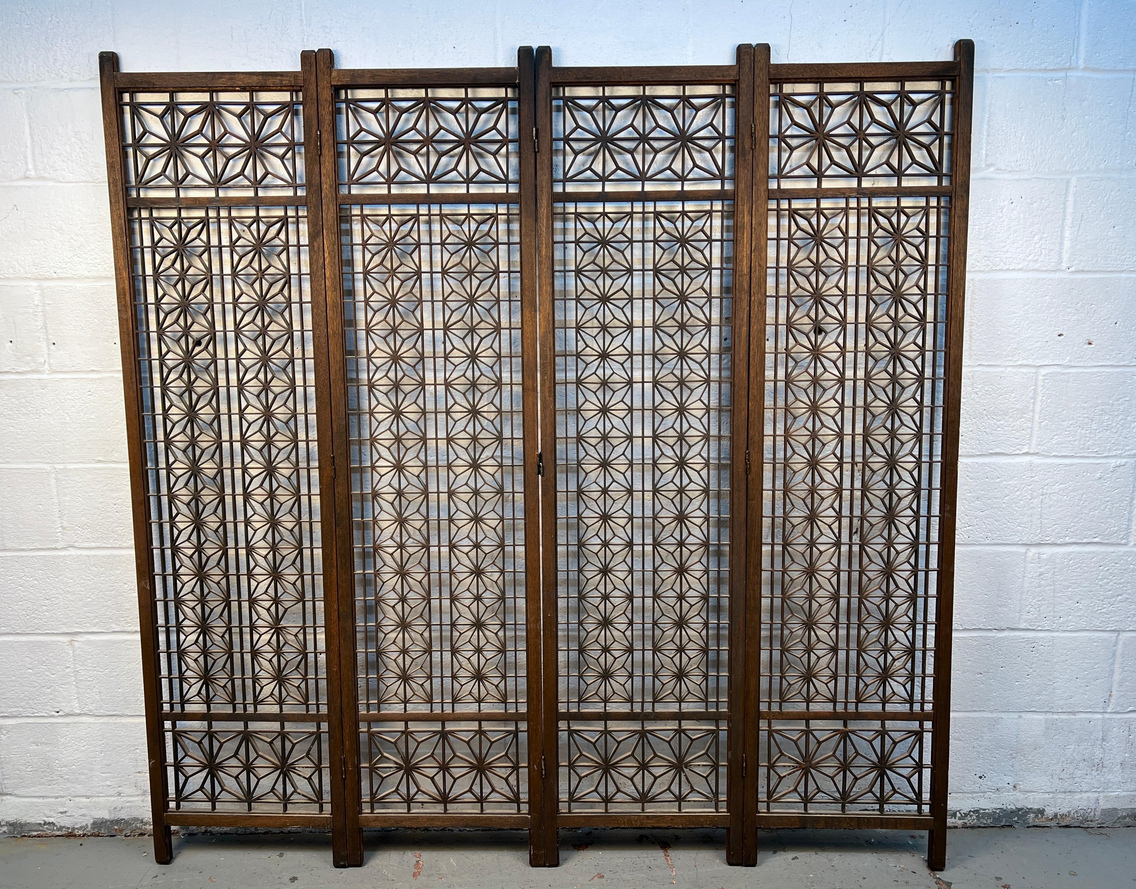Mid-Century Modern Folding Four-Panel Geometric Room Divider in Teak Bon état - En vente à Brooklyn, NY