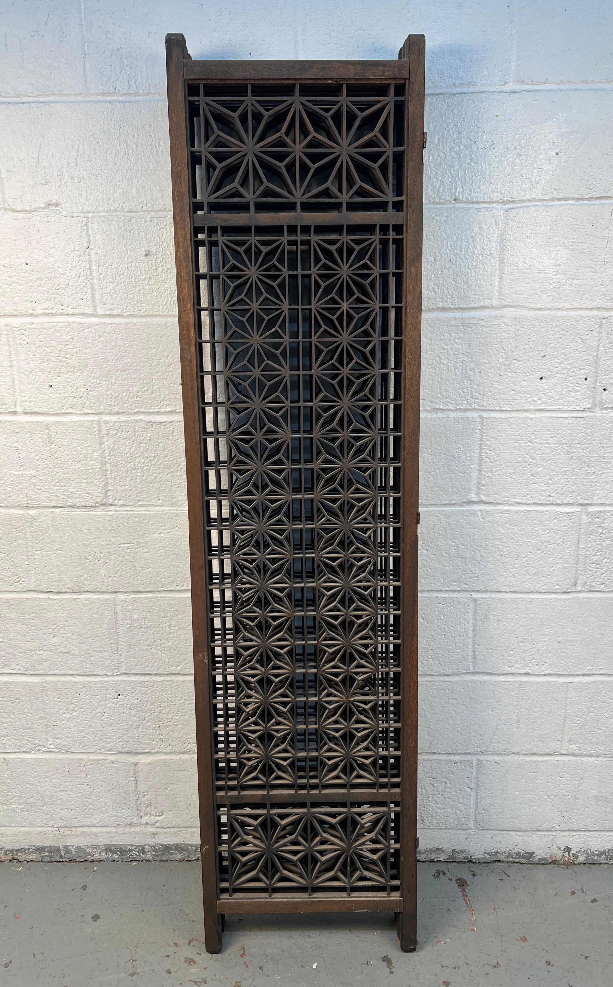 20ième siècle Mid-Century Modern Folding Four-Panel Geometric Room Divider in Teak en vente