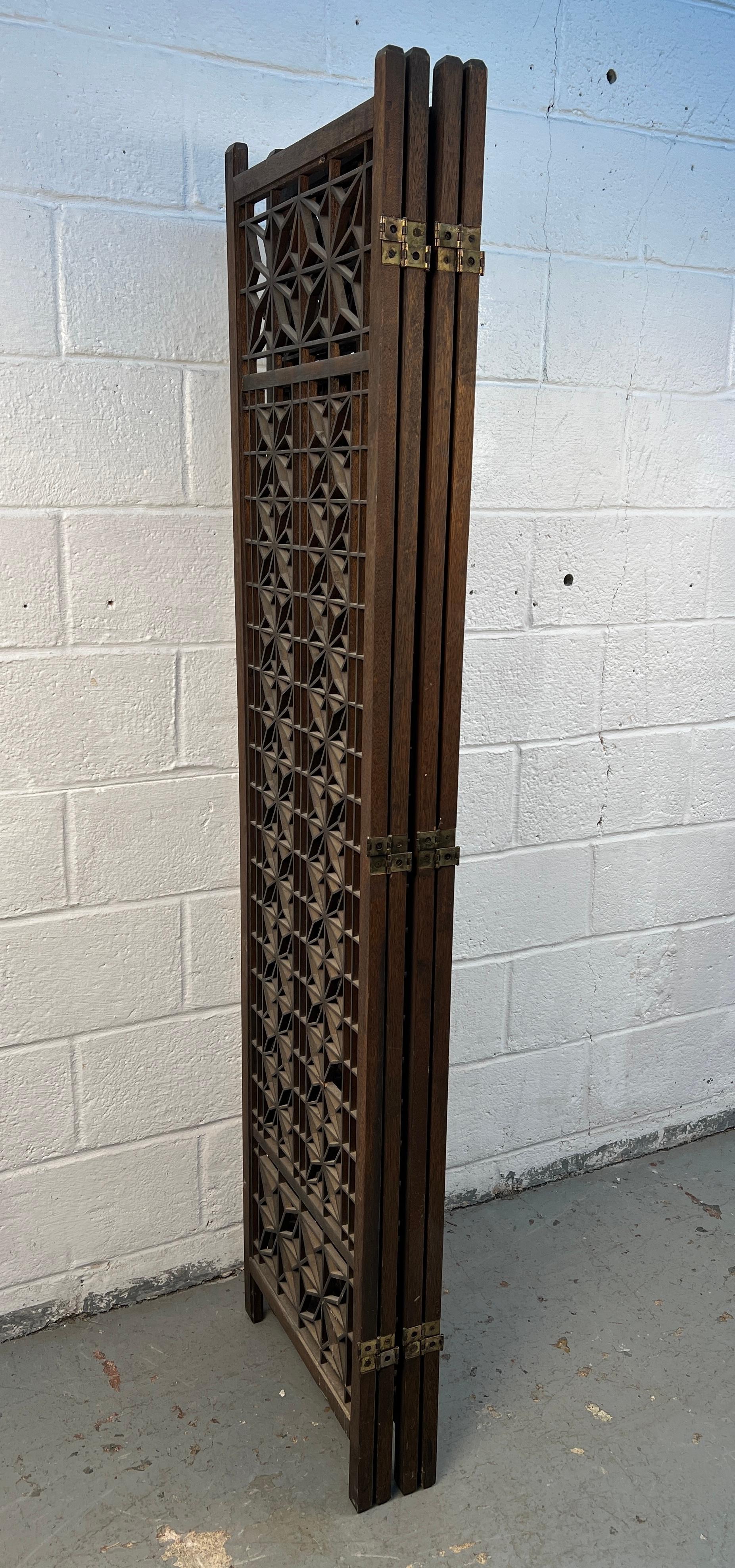 Teck Mid-Century Modern Folding Four-Panel Geometric Room Divider in Teak en vente