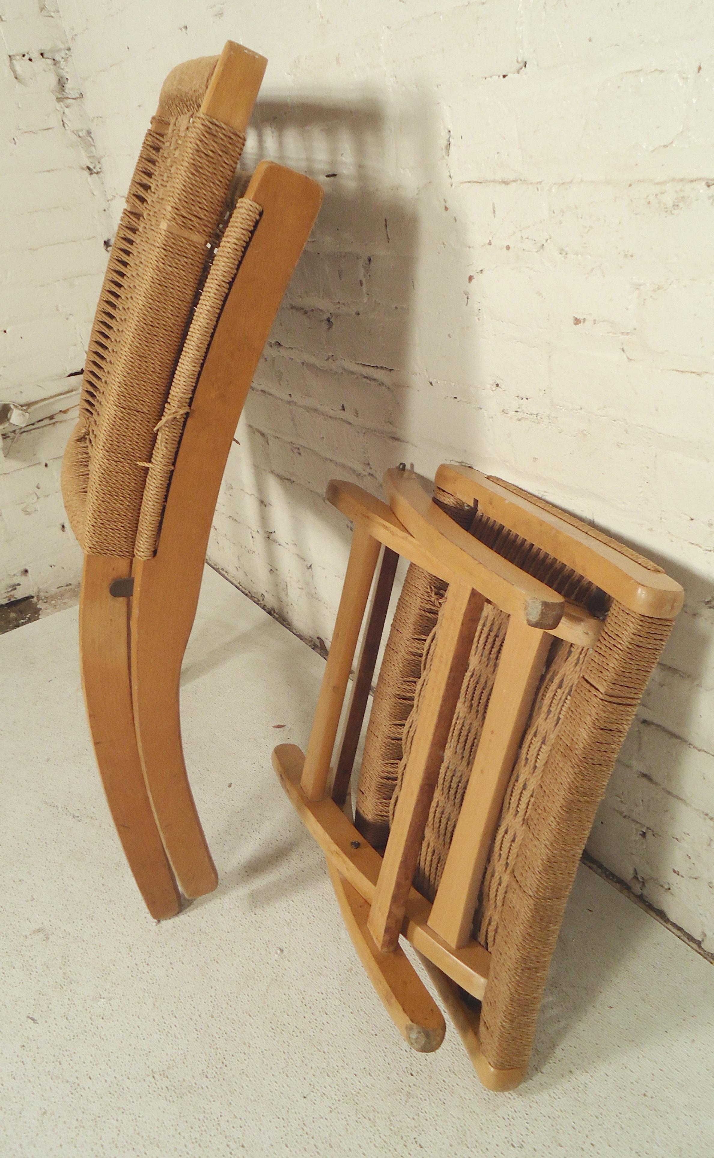 Mid-Century Modern Folding Rope Chair 4