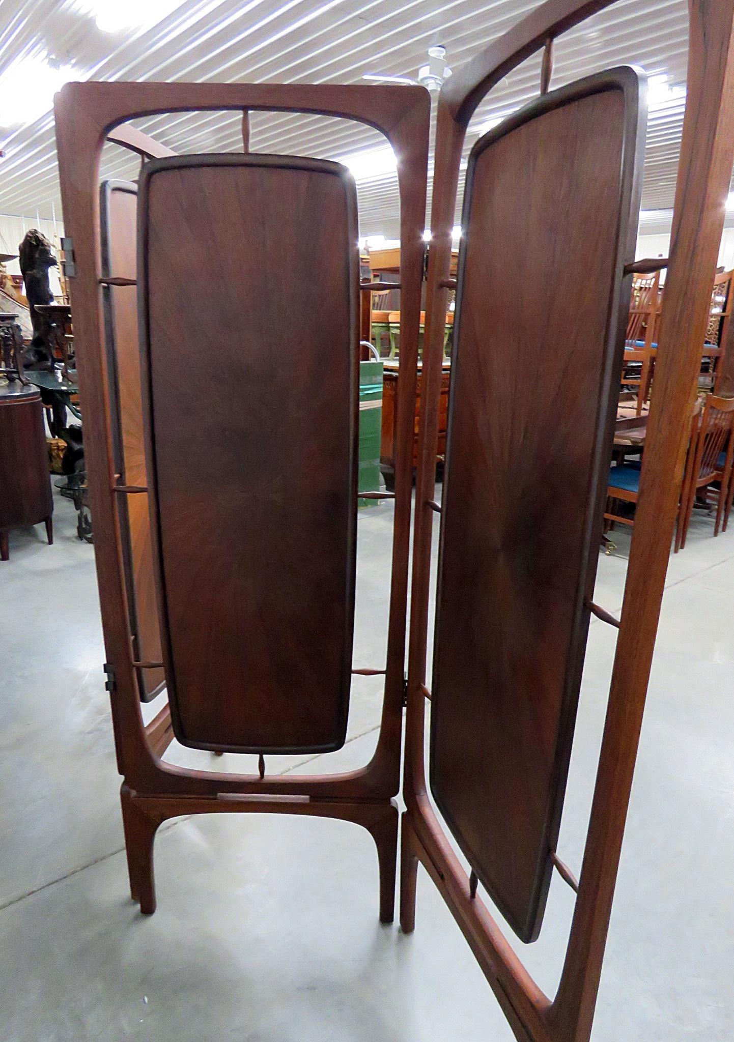 Mid-Century Modern Folding Screen In Good Condition In Swedesboro, NJ