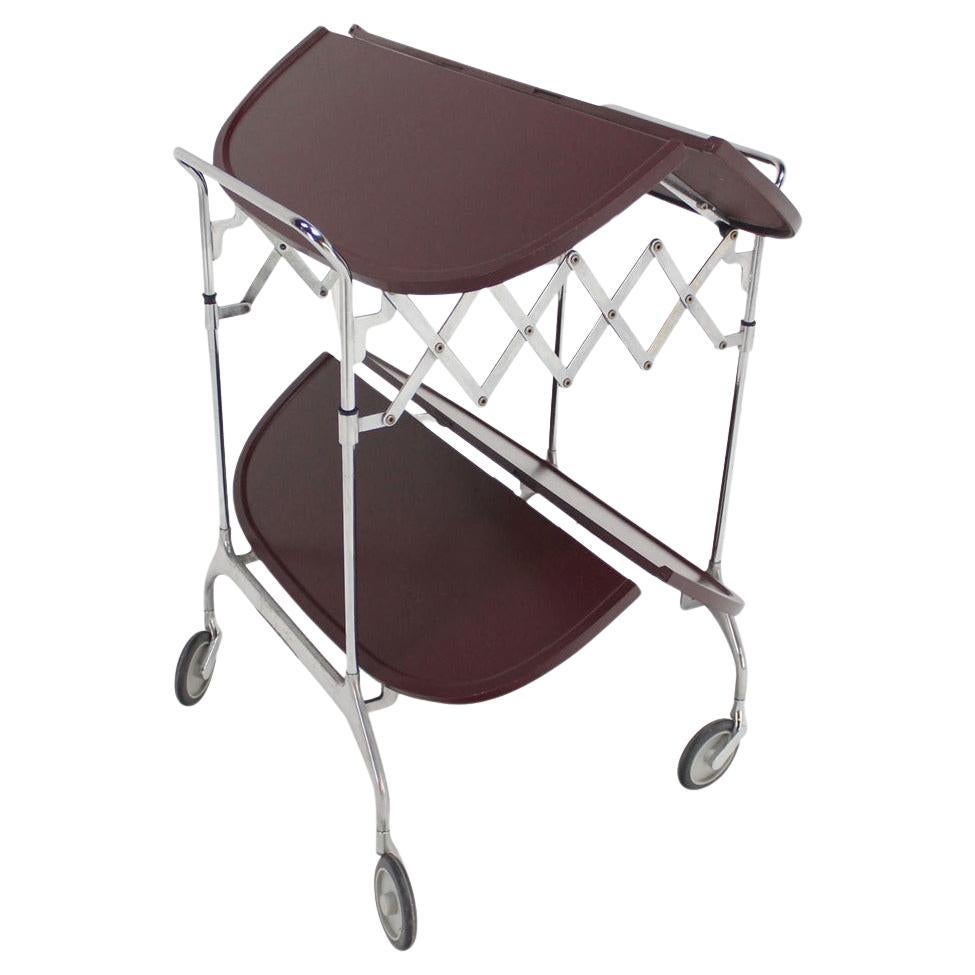 Mesa carrito plegable de mediados de siglo con ruedas by Cartel MINT en venta