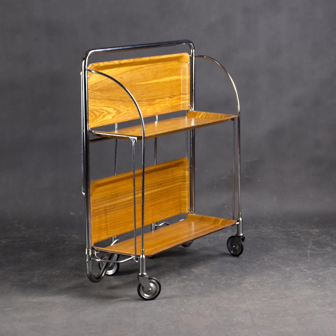 Mid-Century moderno Carrello da tè/bar Foldes, moderno e di metà secolo, in cromo e compensato modellato in vendita