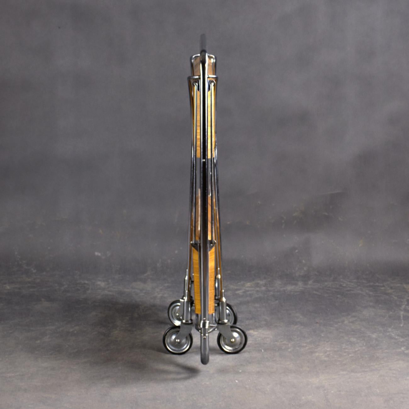 Carrello da tè/bar Foldes, moderno e di metà secolo, in cromo e compensato modellato In condizioni buone in vendita a Lucenec, SK