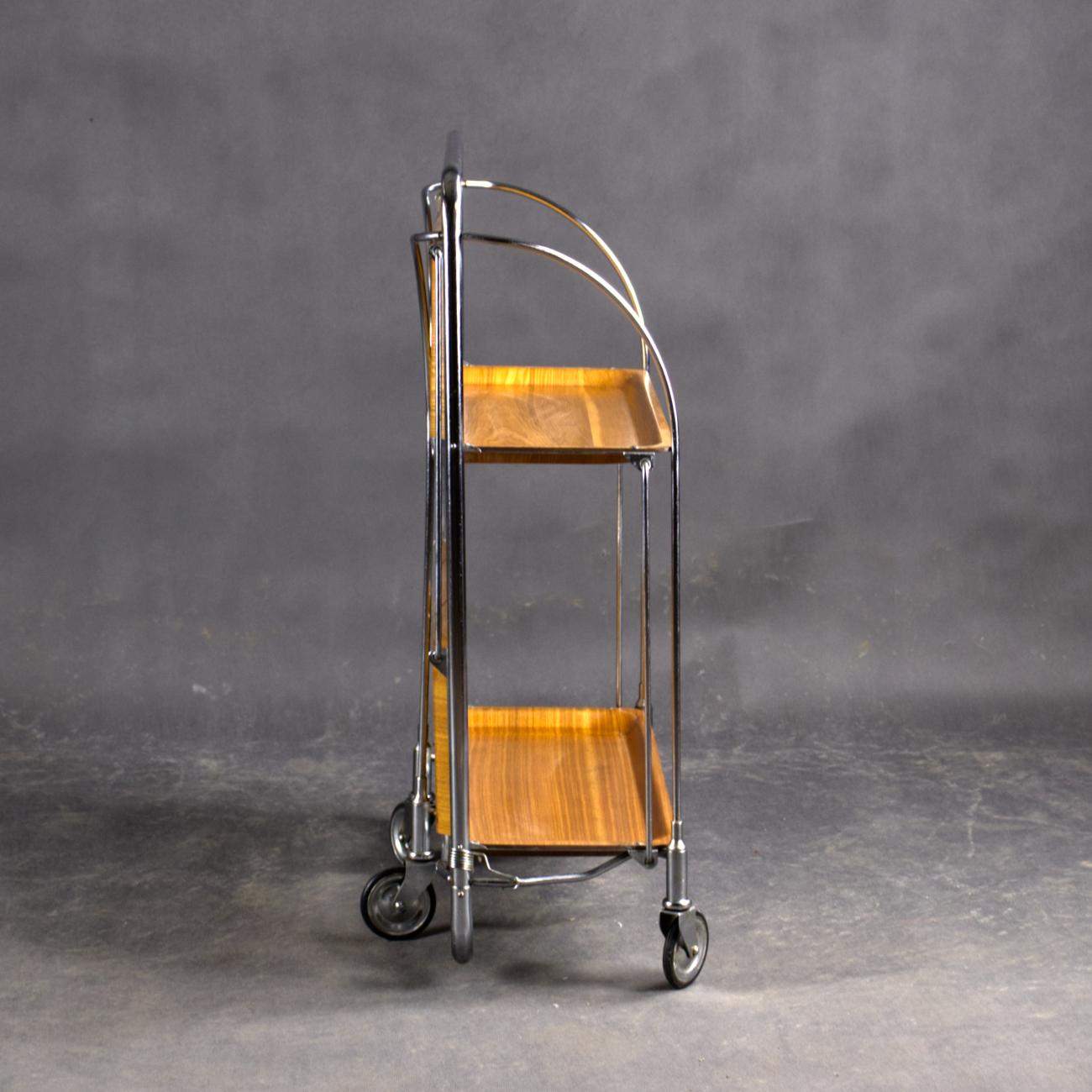 XX secolo Carrello da tè/bar Foldes, moderno e di metà secolo, in cromo e compensato modellato in vendita