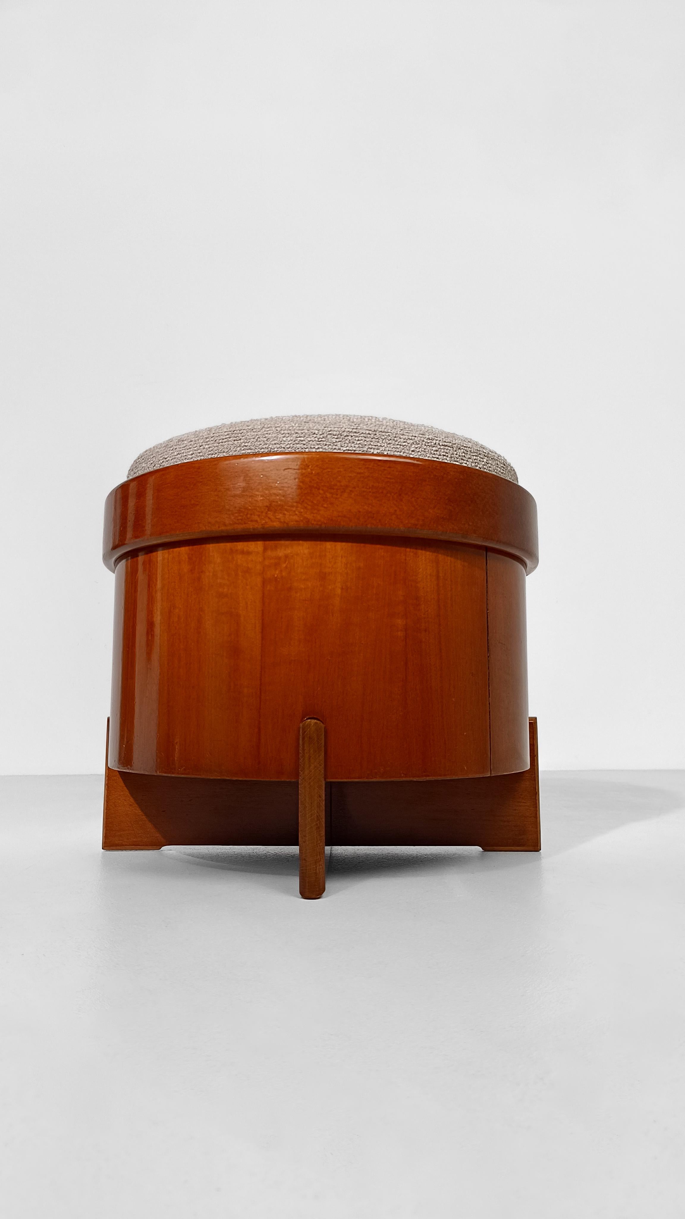 italien Pouf The Modernity en contreplaqué plaqué teck et coussin en bouclè écru en vente