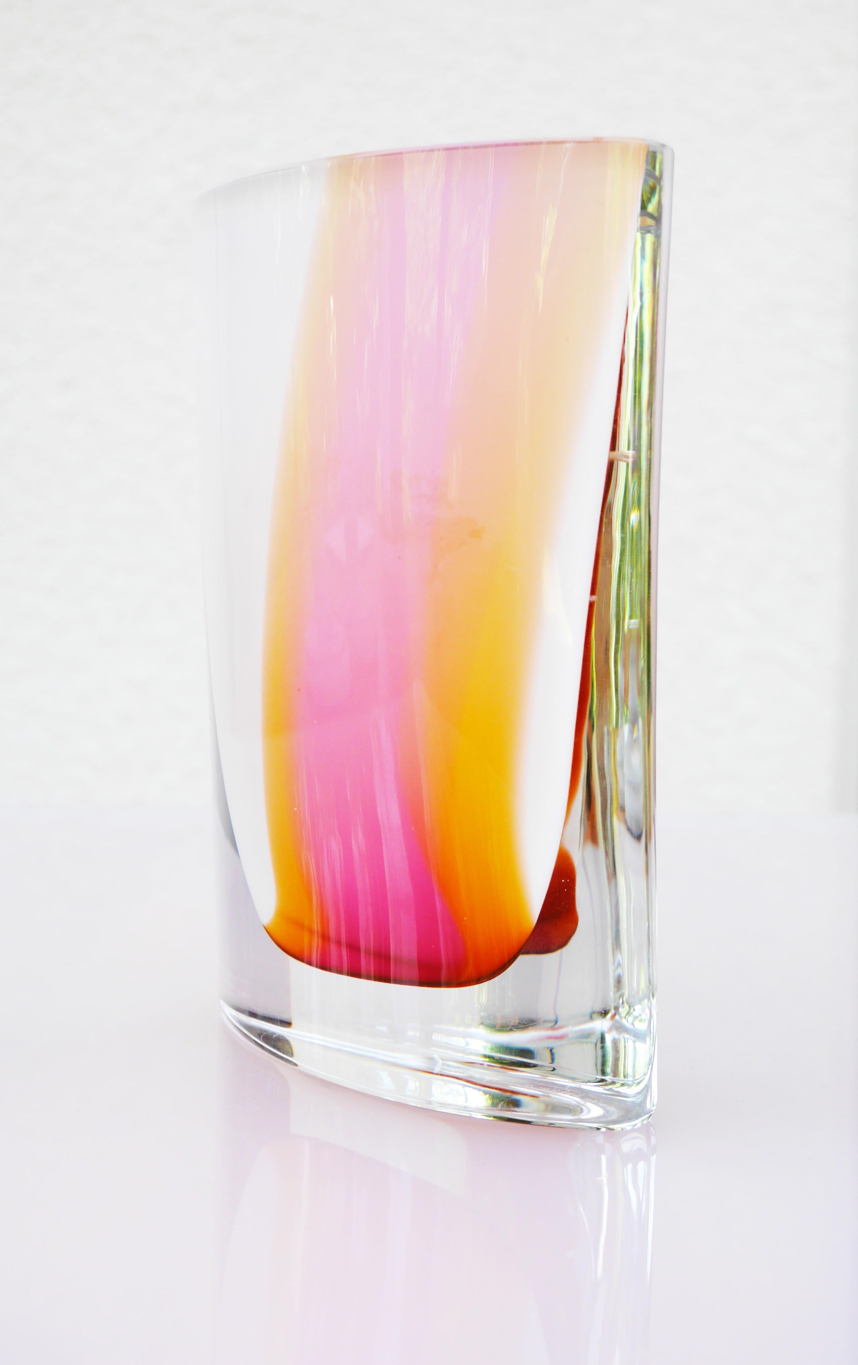 Mid-century modern glass vase made by Bengt Edenfalk for Kosta, Sweden In Good Condition In Skarpnäck, SE