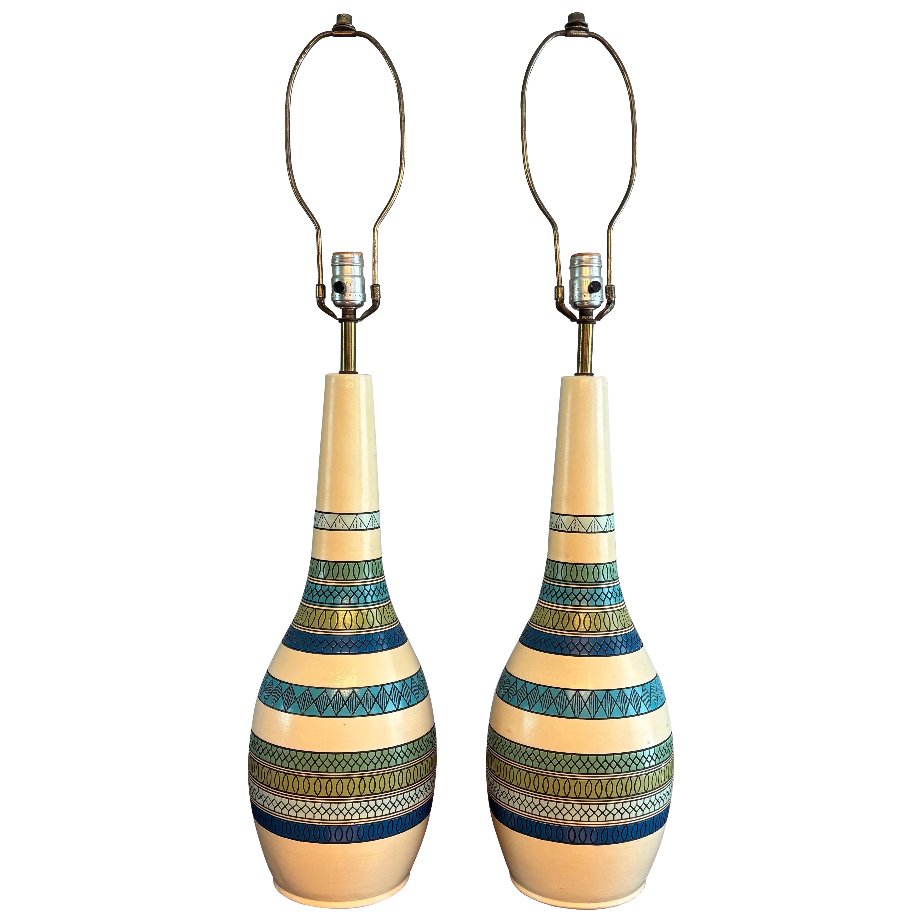 Pareja de lámparas de sobremesa Fortune Lamp Company, modernas de mediados de siglo en venta