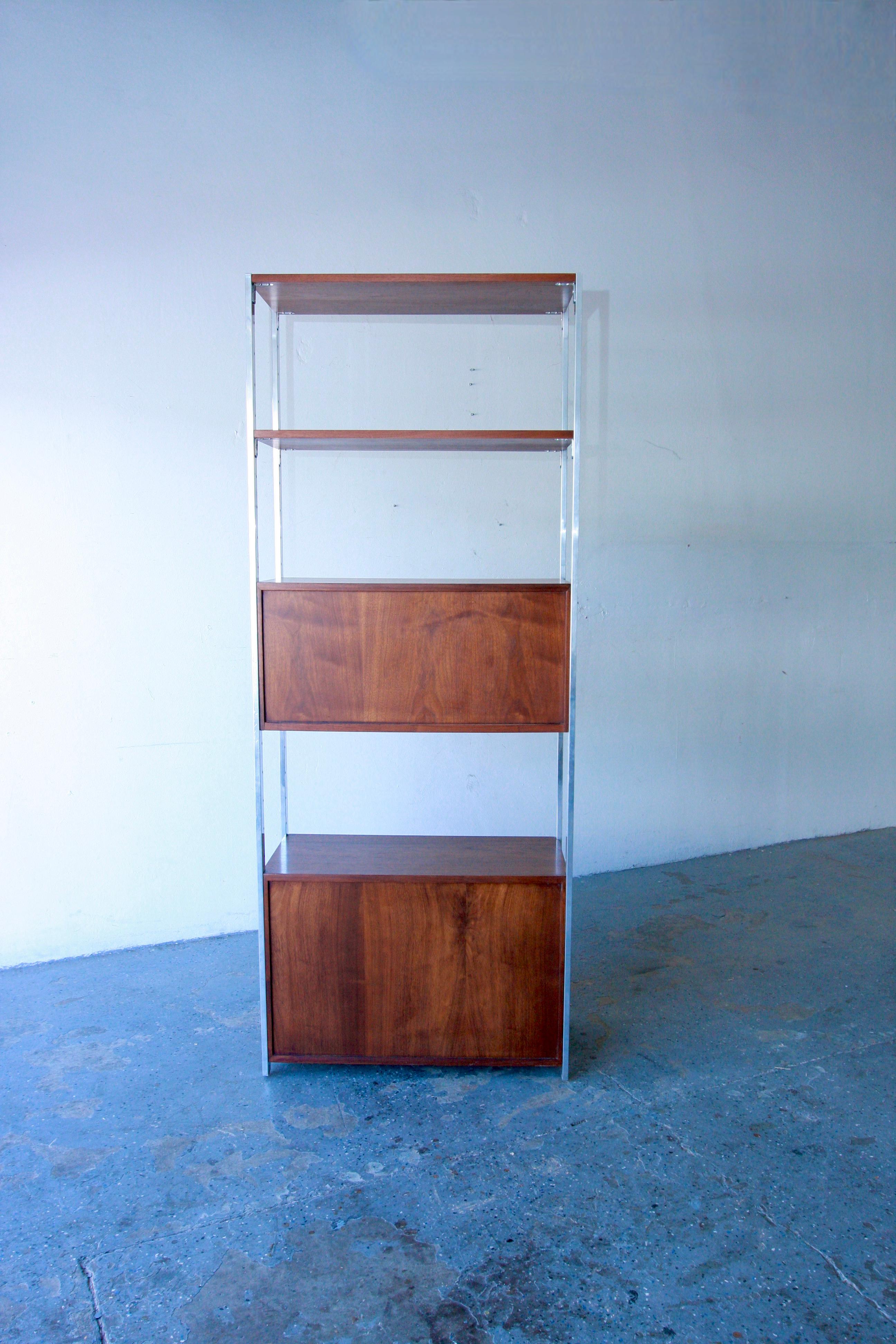 Mid-Century Modern Founders Chrome & Walnut Etagere Bar Wall Unit Shelving In Good Condition For Sale In Las Vegas, NV