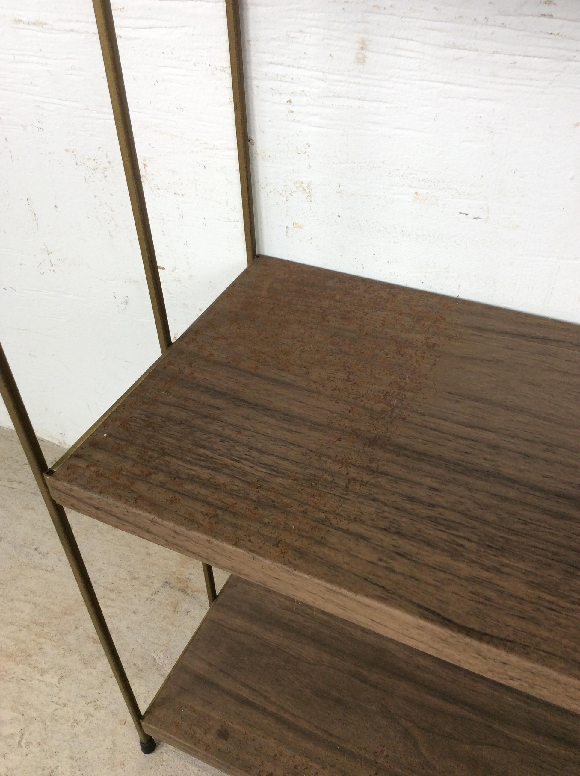 Mid Century Modern Four Shelf Bookcase with Faux Wood Print & Brass Accents in vendita 1