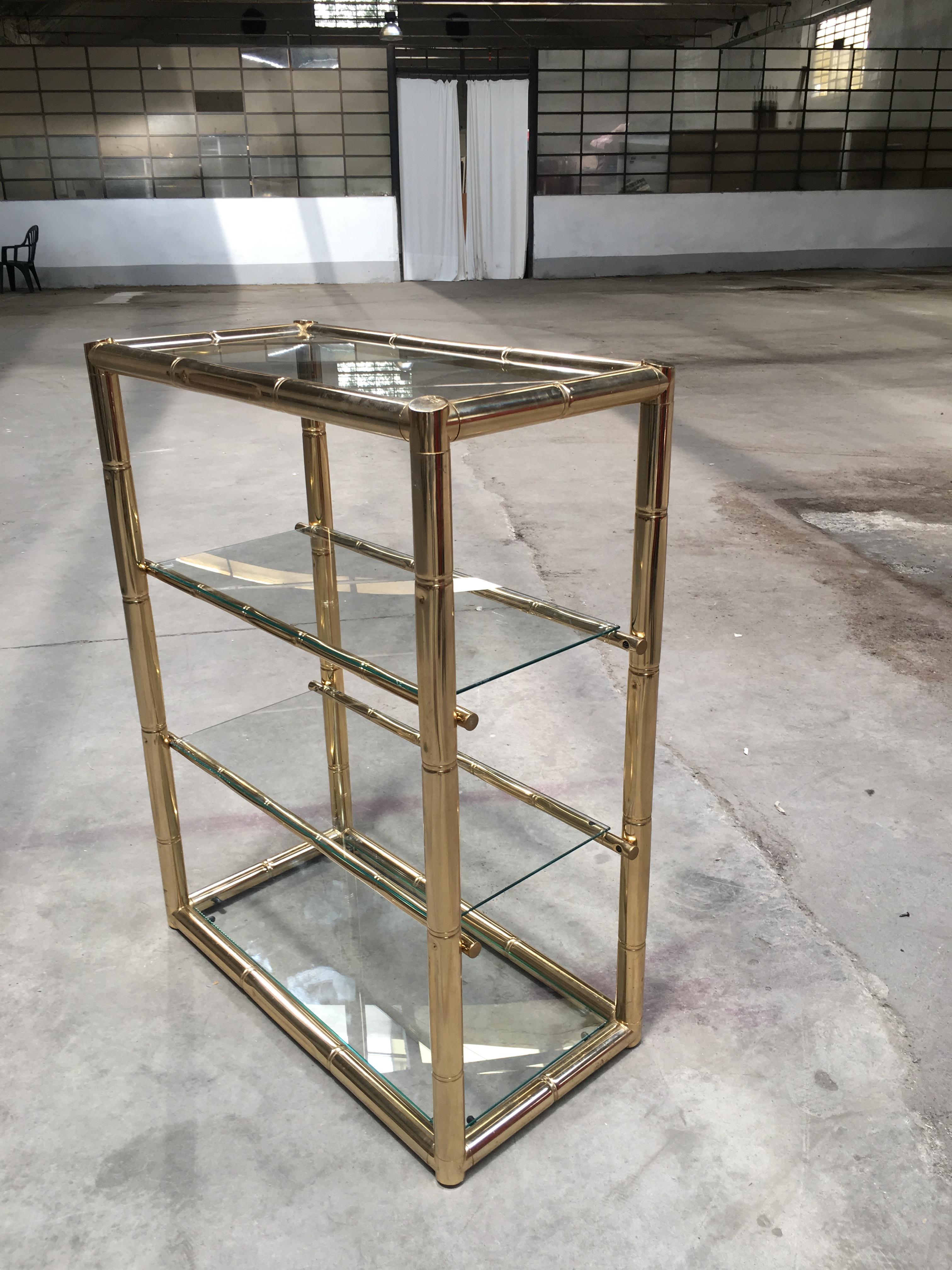 Mid-Century Modern four-tier Italian faux bamboo gilt metal and glass etagere from 1970s
This etagere could matches with a console table, a mirror, a freestanding rack as shown in the pictures.
Prices on demand.