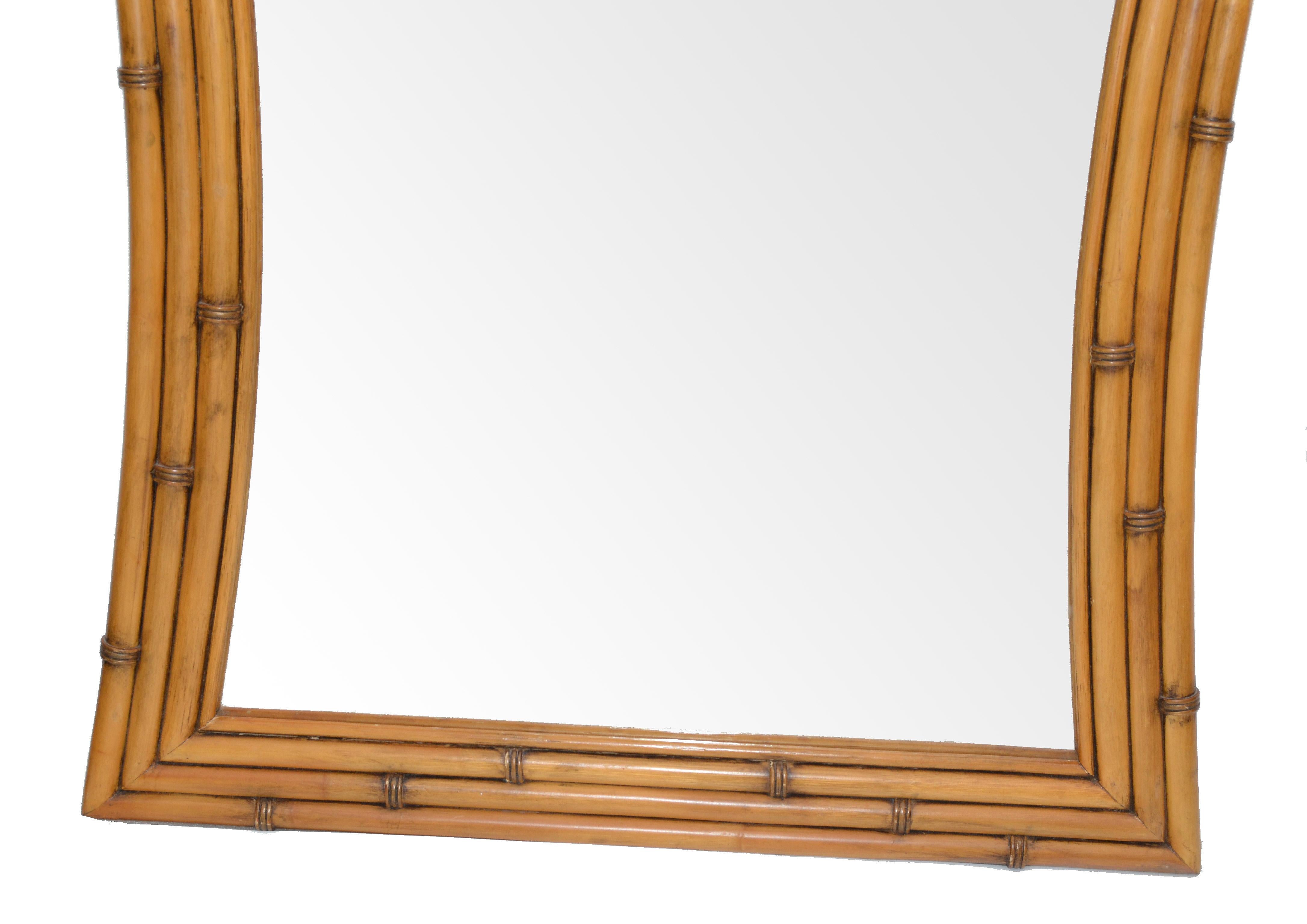 Gerahmter, handgefertigter Wandspiegel aus Bambus, Holz und Korbweide, Mid-Century Modern, 1960er Jahre (Mitte des 20. Jahrhunderts) im Angebot