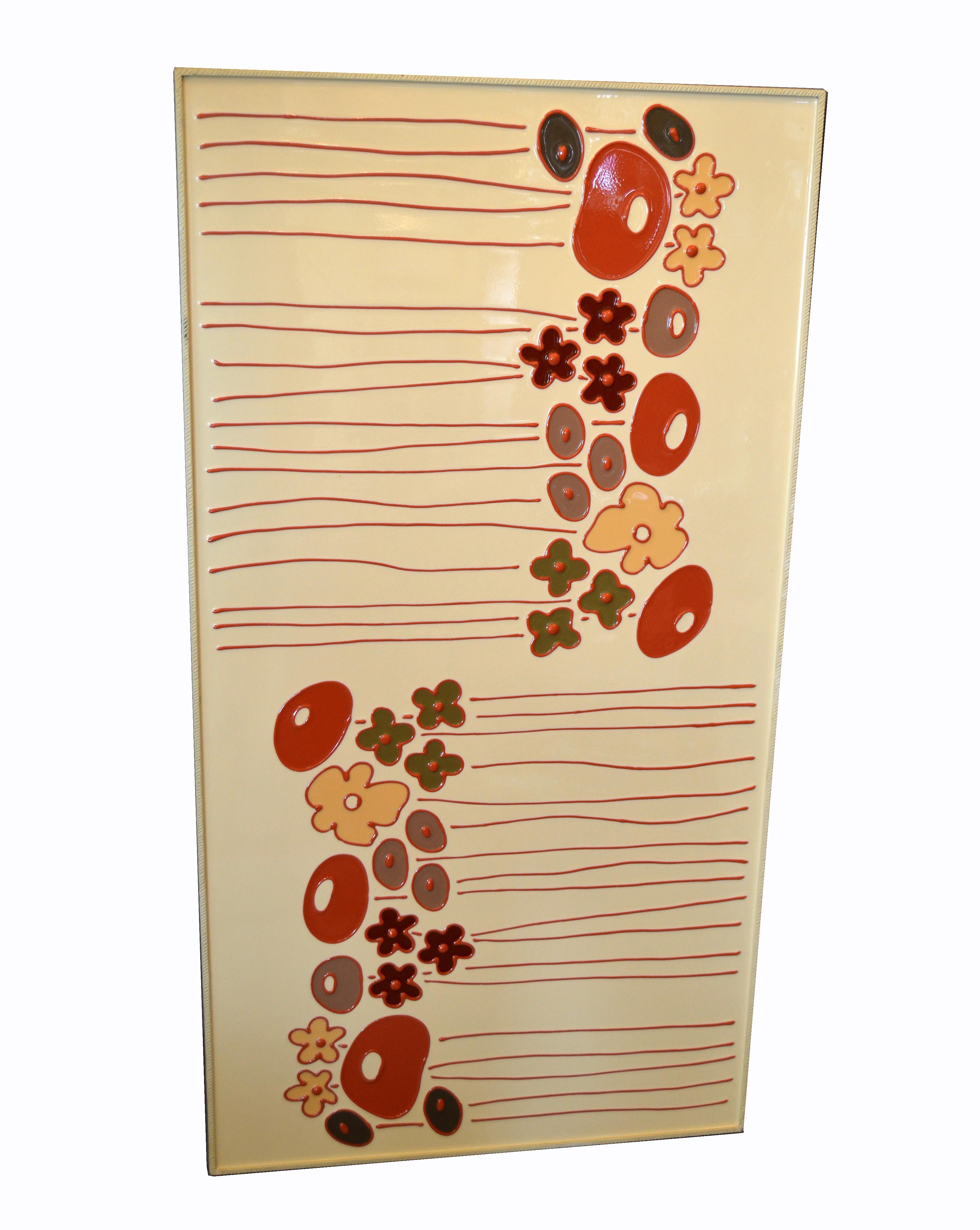 Américain Art mural rectangulaire encadré à fleurs en émail beige, Mid-Century Modern en vente