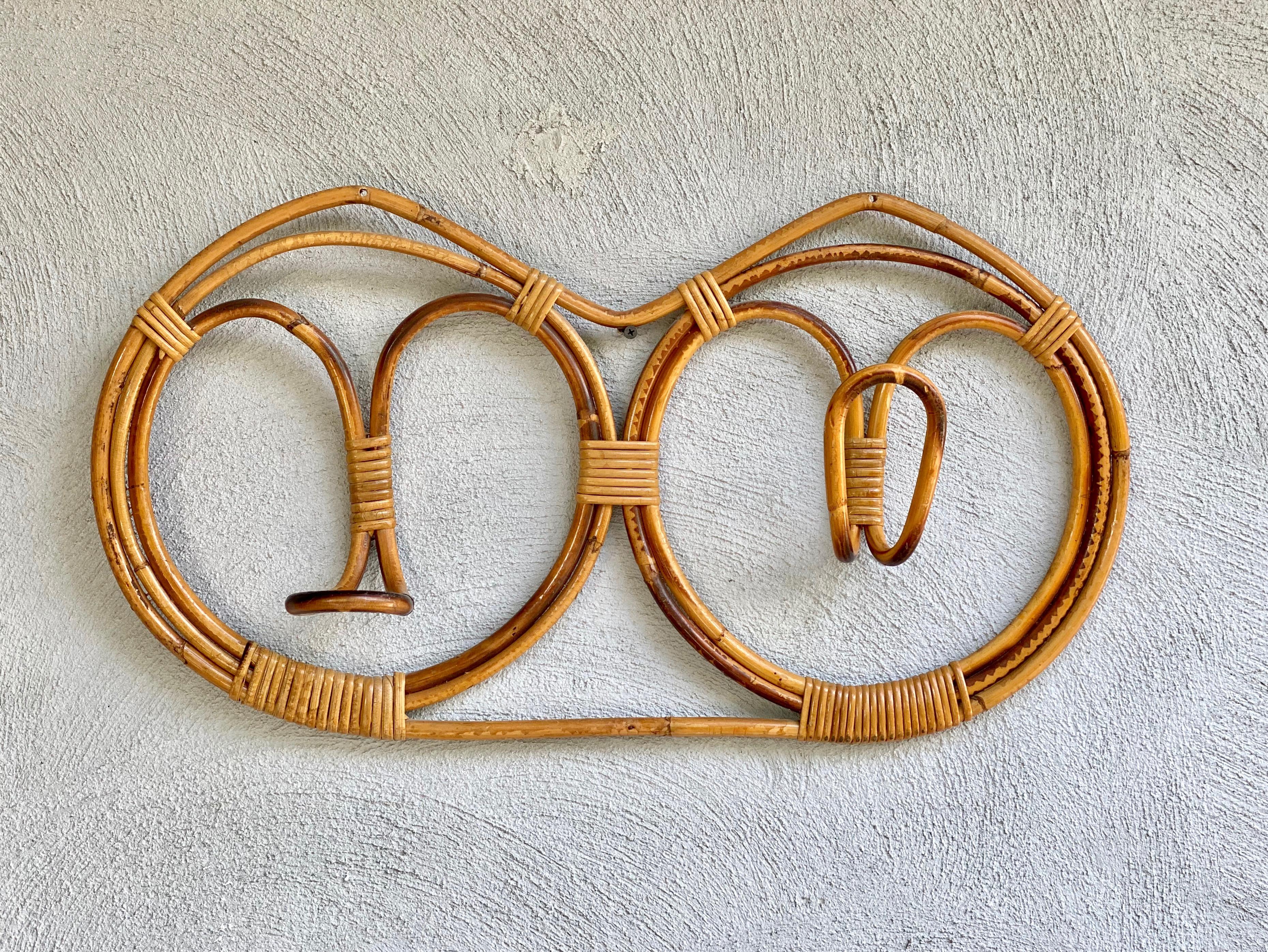 Clothes hanger in rattan by Franco Albini & Fanca Helg for Bonacina, two hooks. Made in Italy, circa 1960.