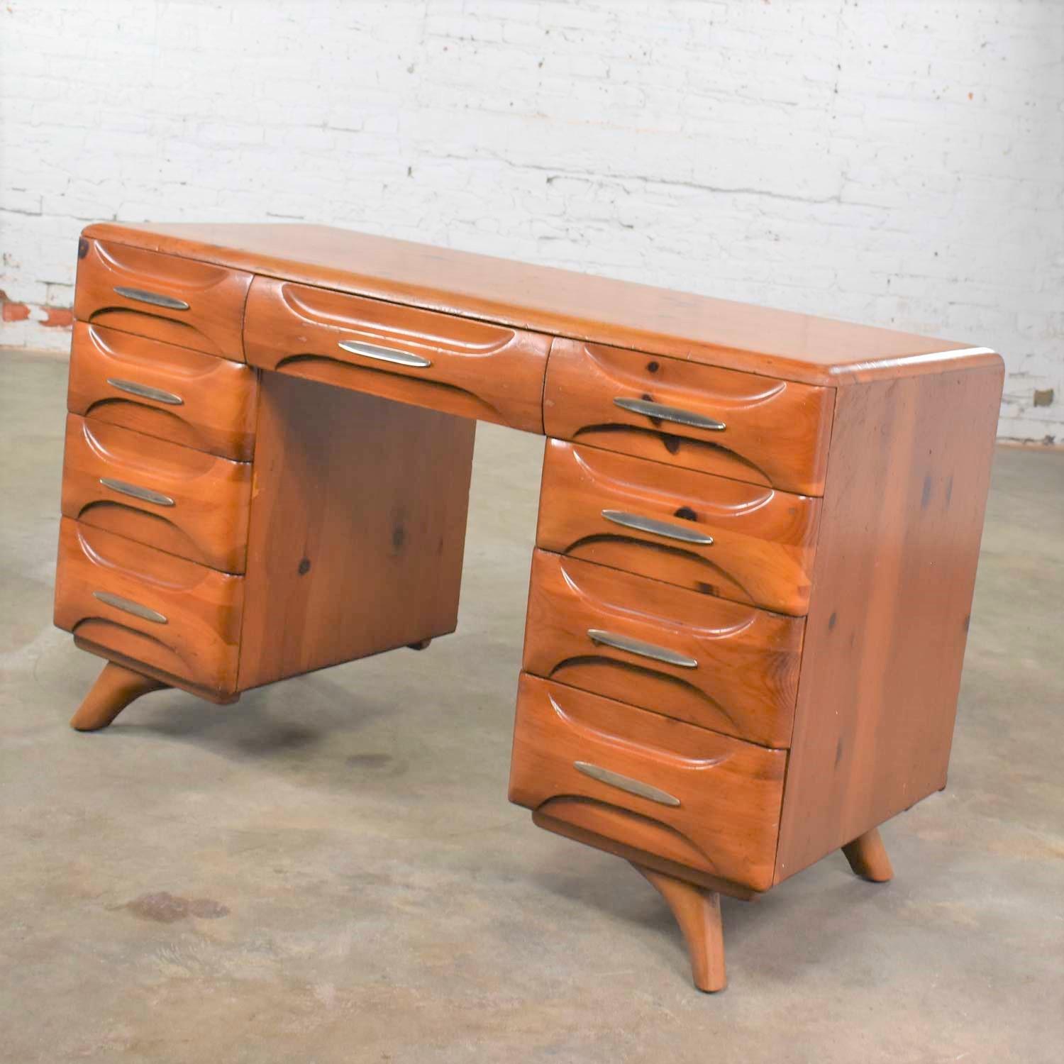 Mid-Century Modern Franklin Shockey Sculpted Pine Double Pedestal Desk or Vanity In Good Condition In Topeka, KS