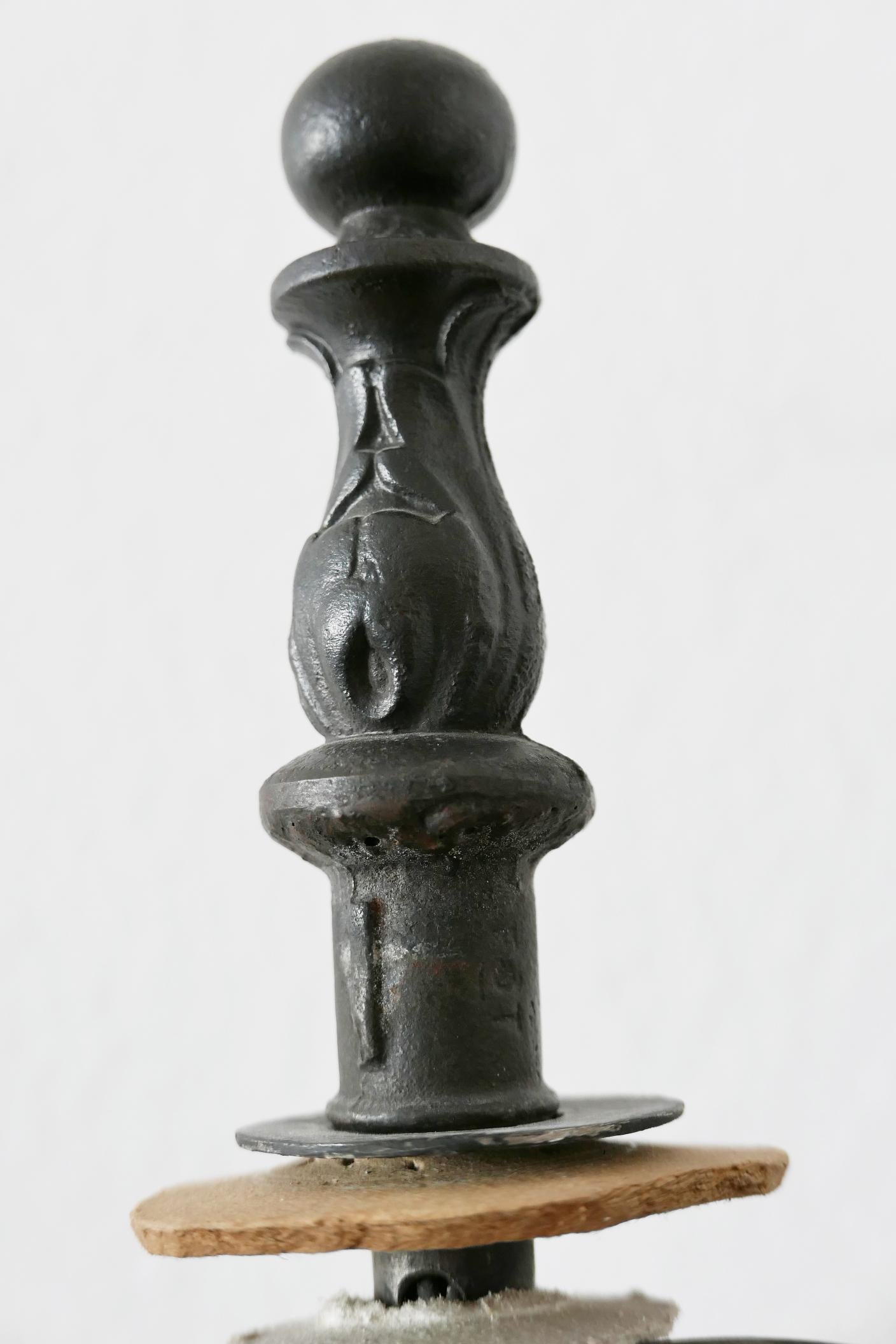 Lámpara de pie con cadena de hierro forjado estilo Franz West de mediados de siglo 1960, Alemania en venta 9
