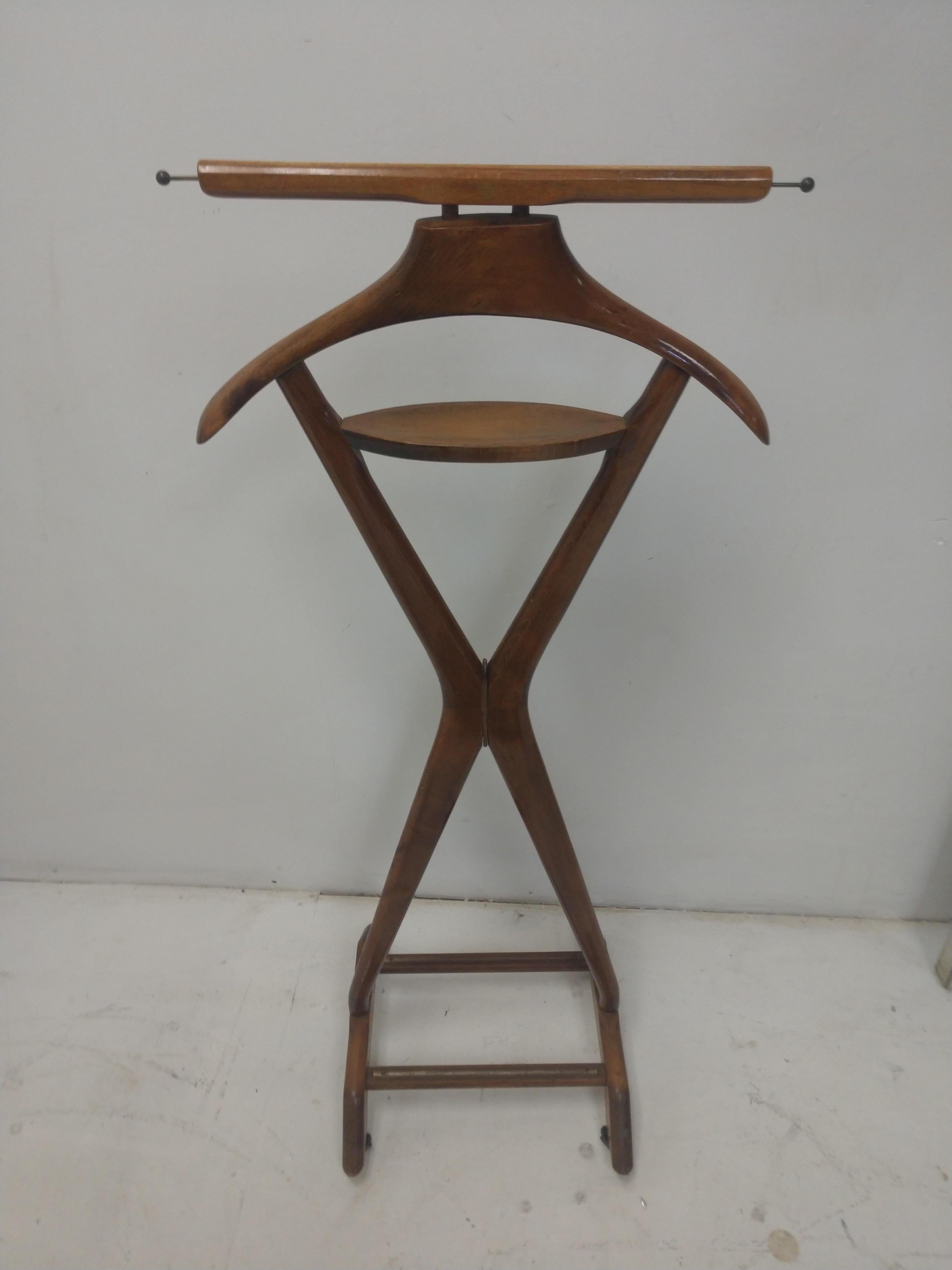 Fabulous sculptural clothes valet by Fratelli Reguitti created out of beech with brass accents. Complete daily wardrobe valet including shoe rack, jewelry shelf, tie and belt rods, pants and jacket racks. A place for it all in style.