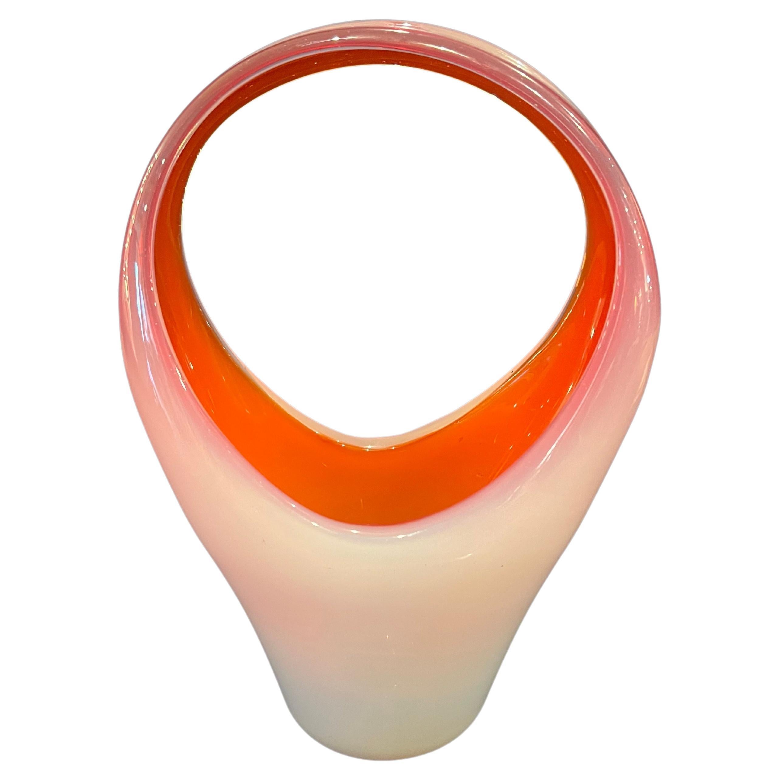 Vase panier en verre de Murano blanc Fratelli Toso mi-siècle moderne avec étui